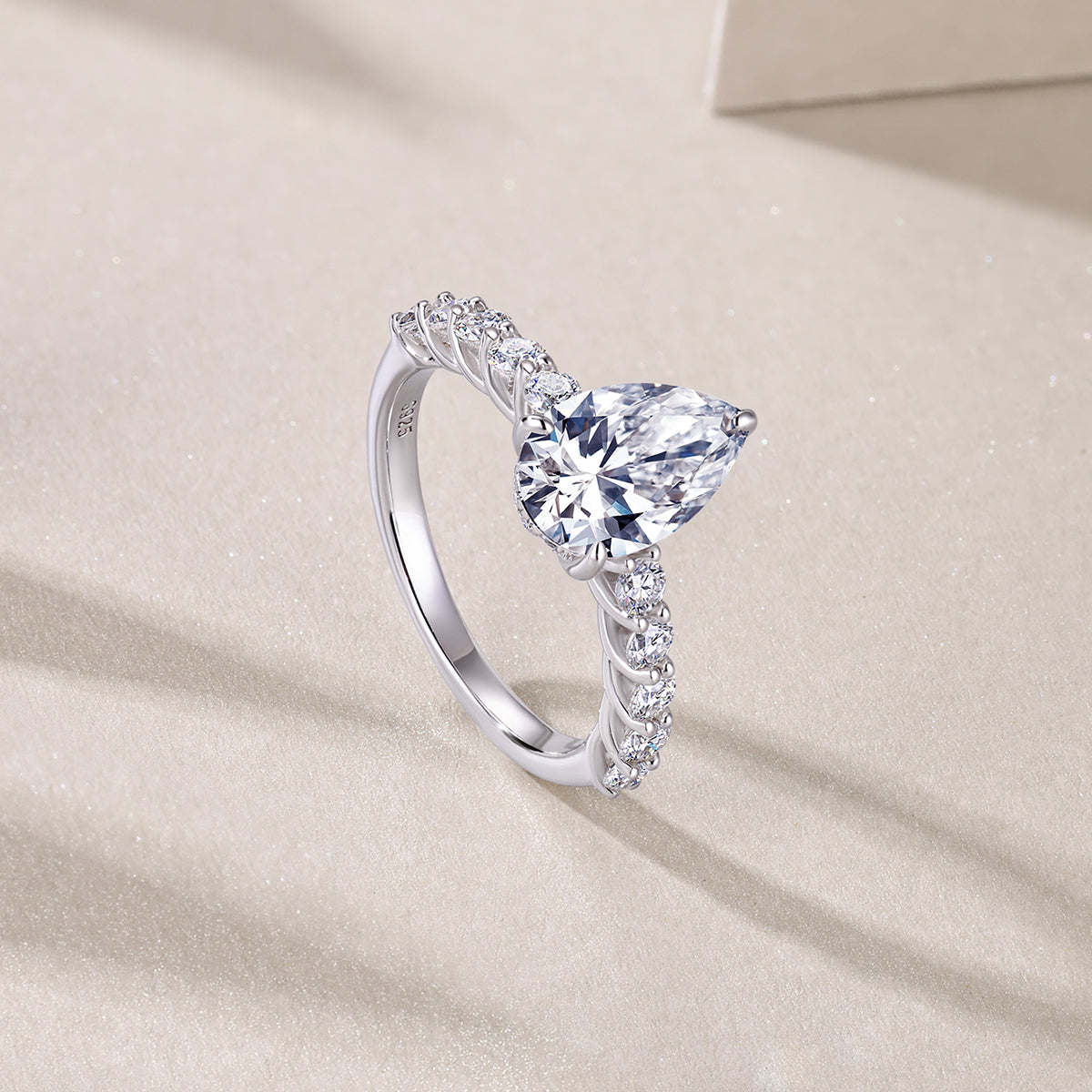 Size measurement and precise selection of moissanite rings