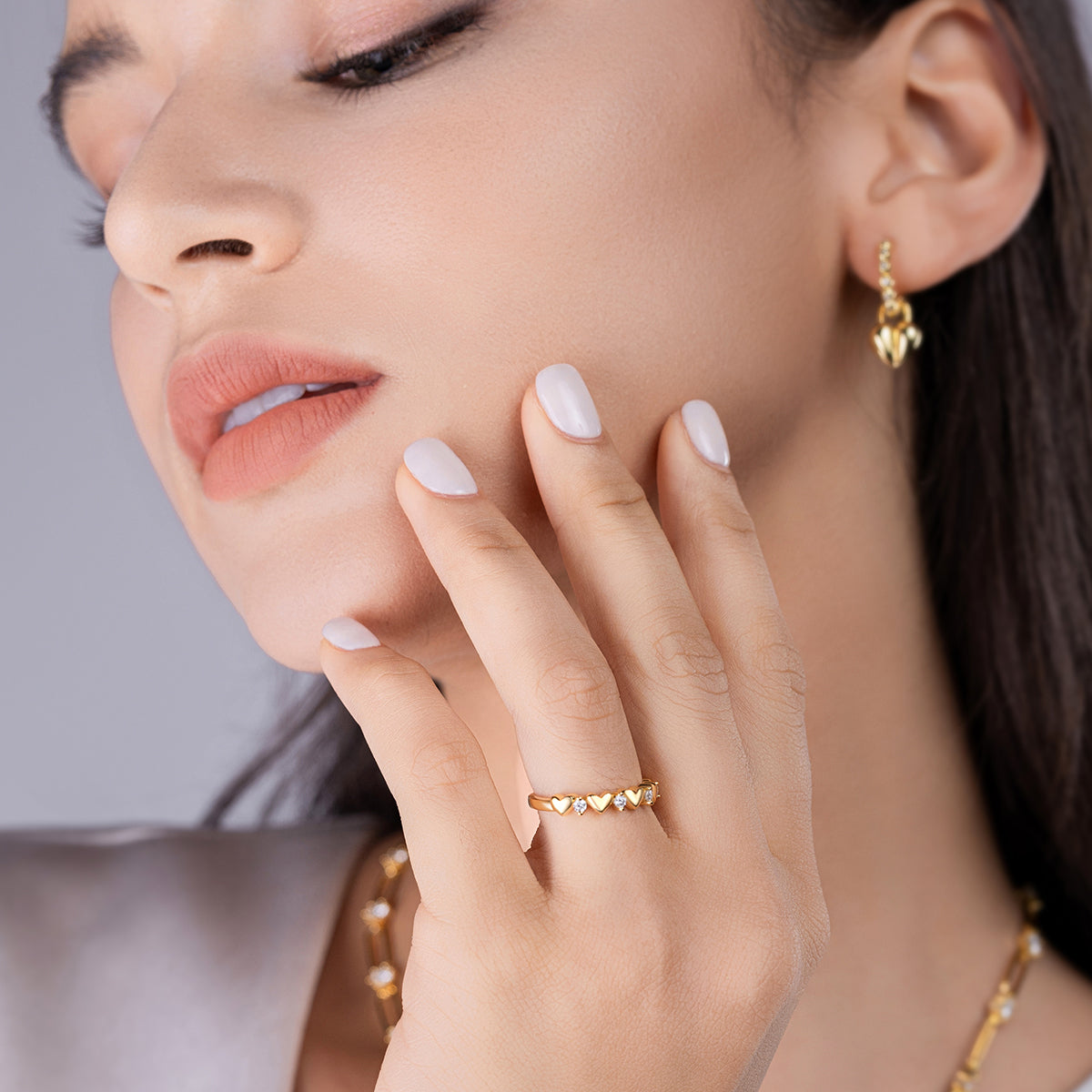 Moissanite earrings in the matching of uniforms and work clothes