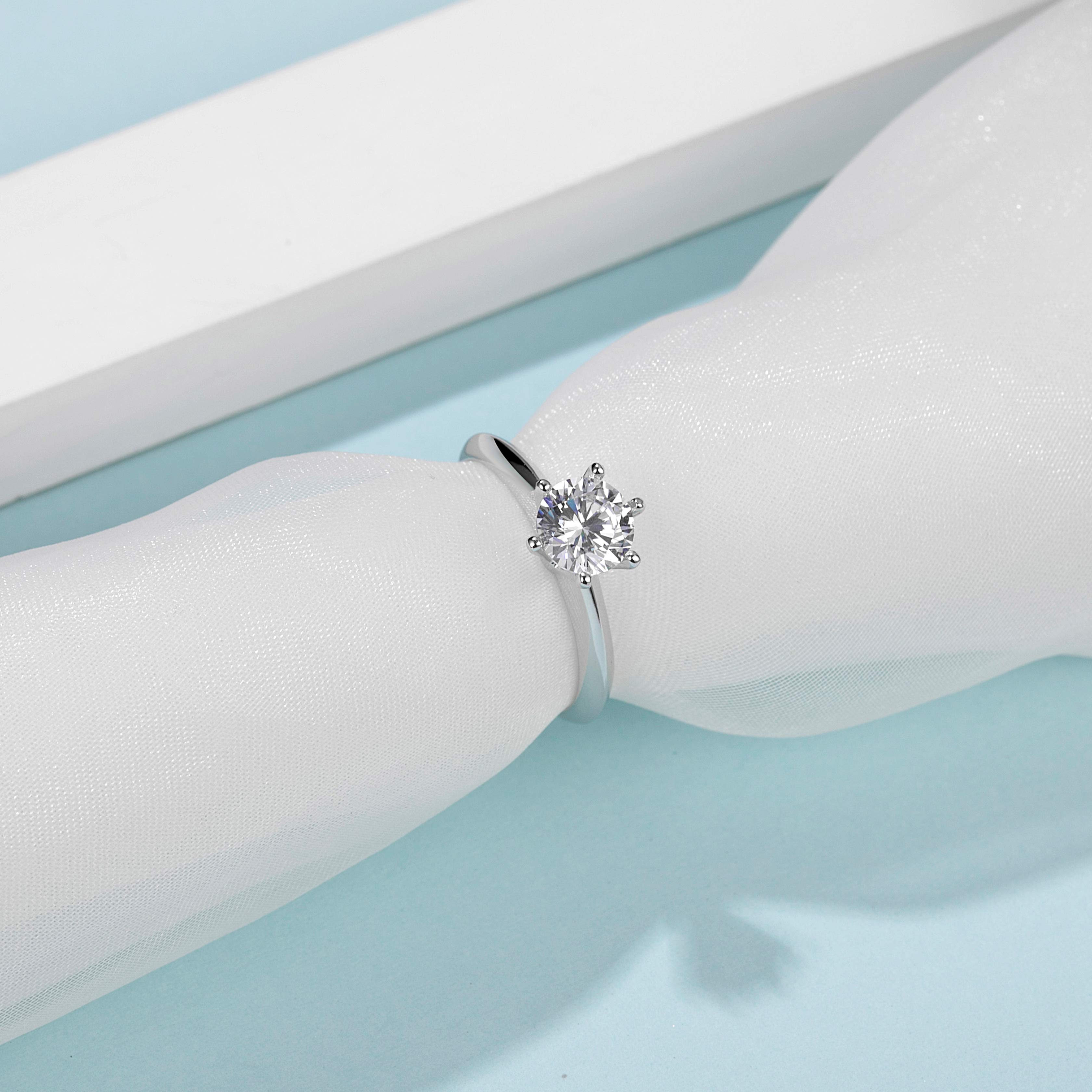 [The Classic Six Claws] Straight Arm 1 carat Lab-Grown Diamond Ring in 18K White Gold