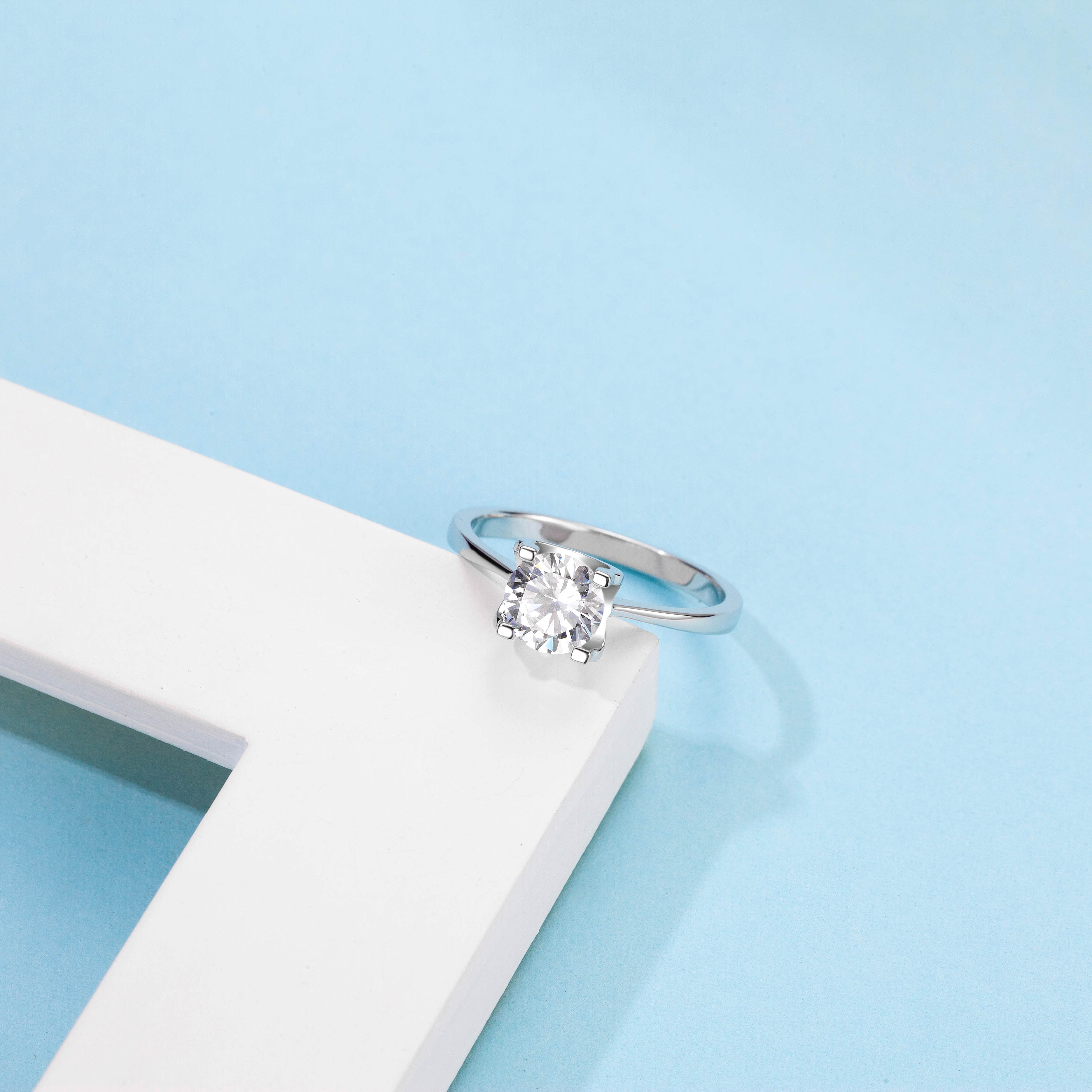 [Classic Bull Head] Straight Arm 1 carat Moissanite Ring in Sterling Silver