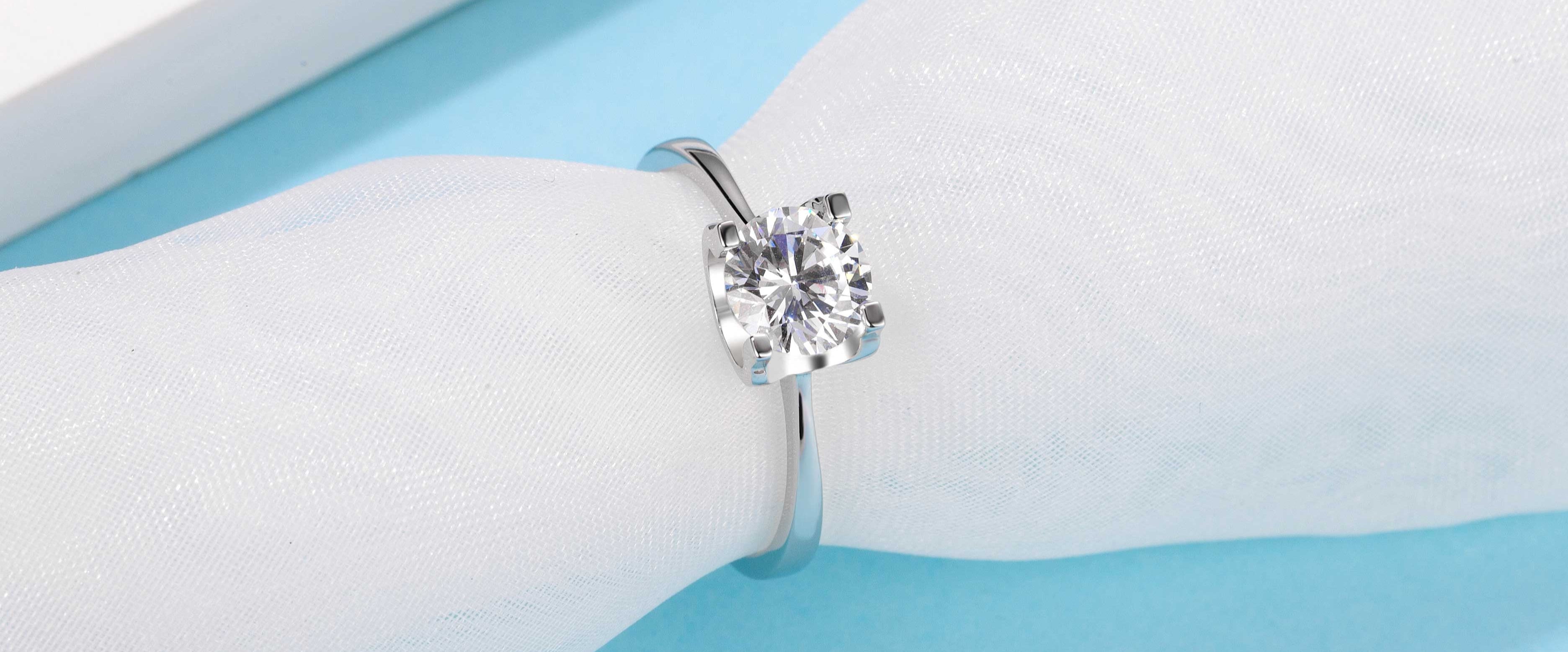 [Classic Bull Head] Straight Arm 1 carat Moissanite Ring in Sterling Silver