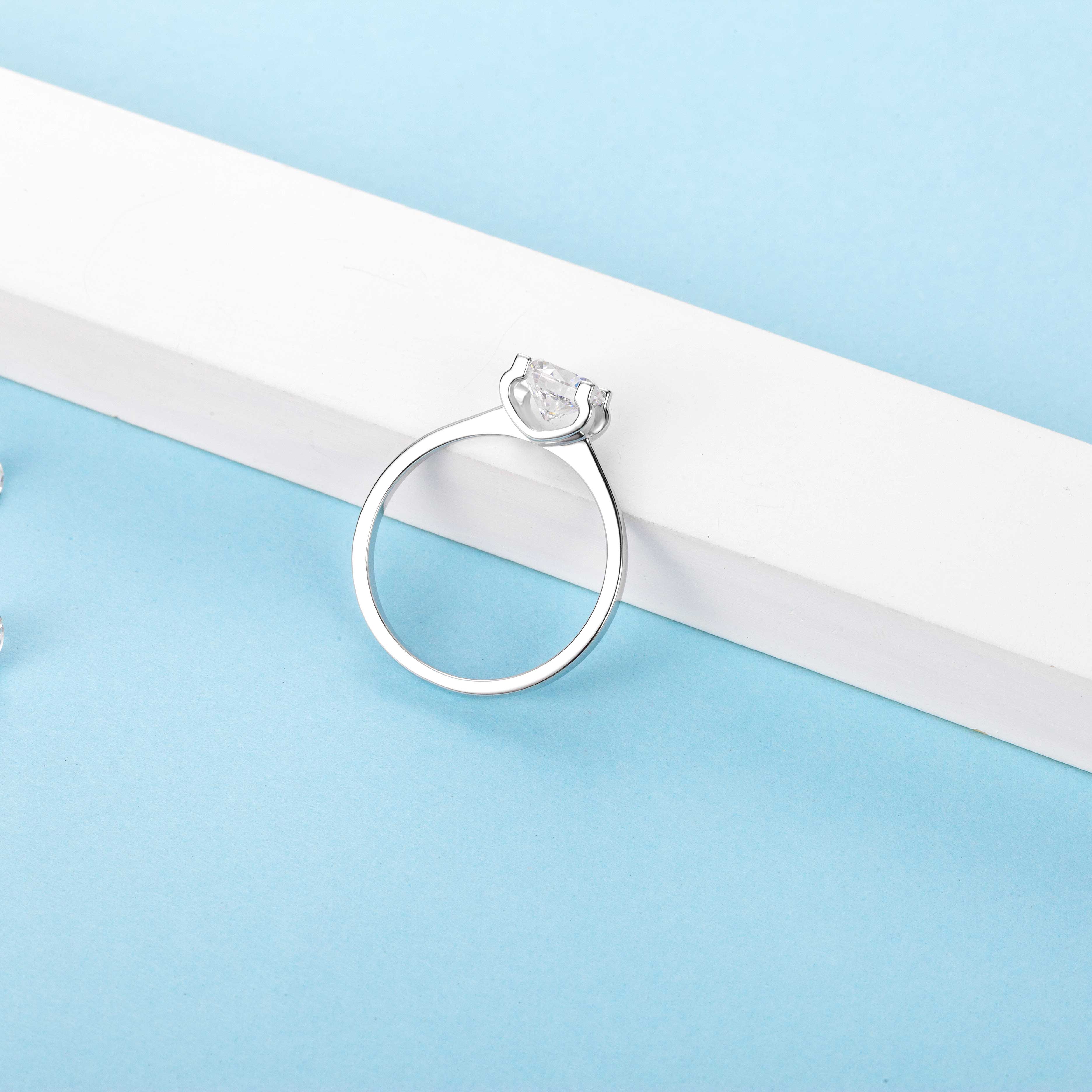[Classic Bull Head] Straight Arm 1 carat Moissanite Ring in Sterling Silver