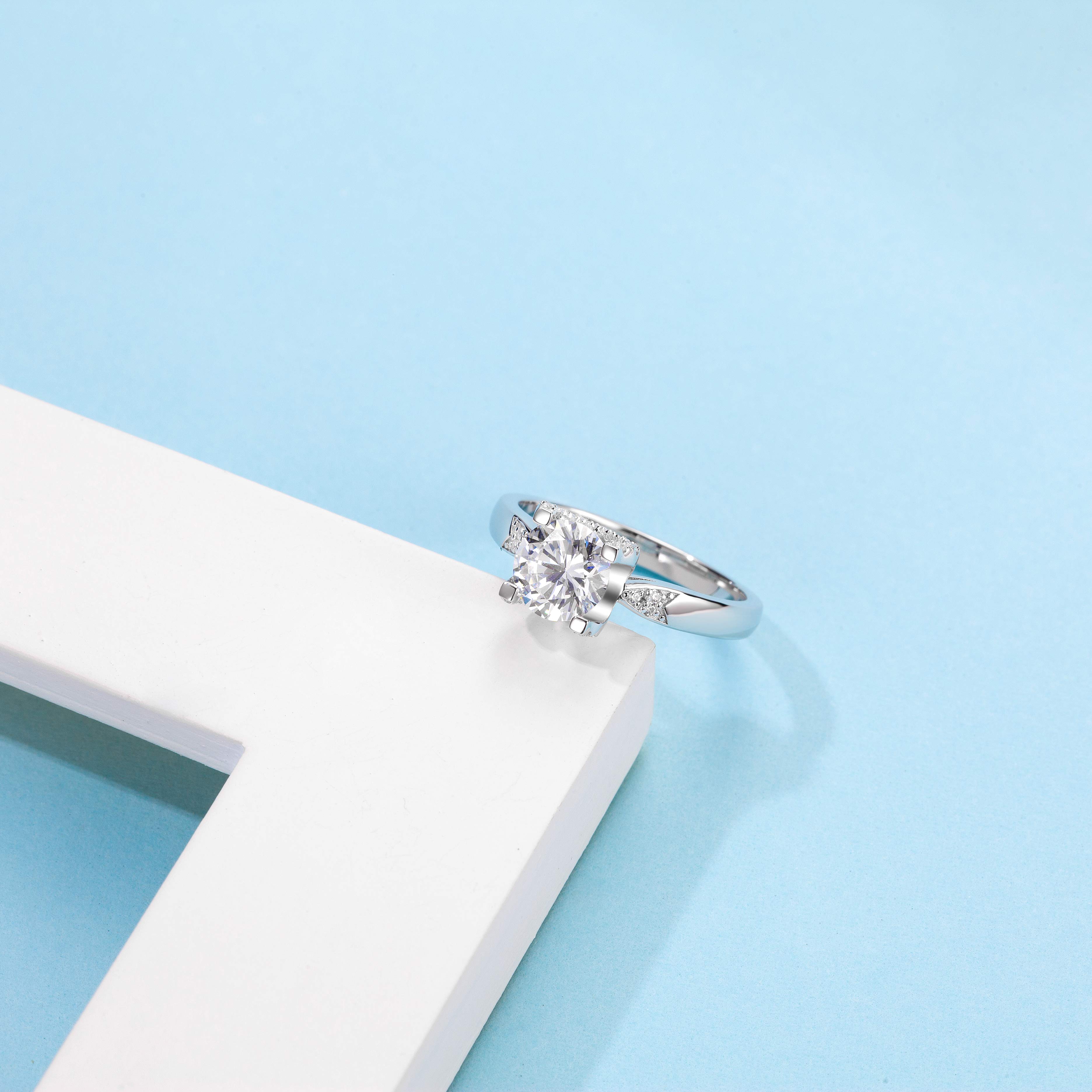[Classic Bull Head] Straight Arm V shaped Micro-paved 1 carat Lab-Grown Diamond Ring in 18K White Gold