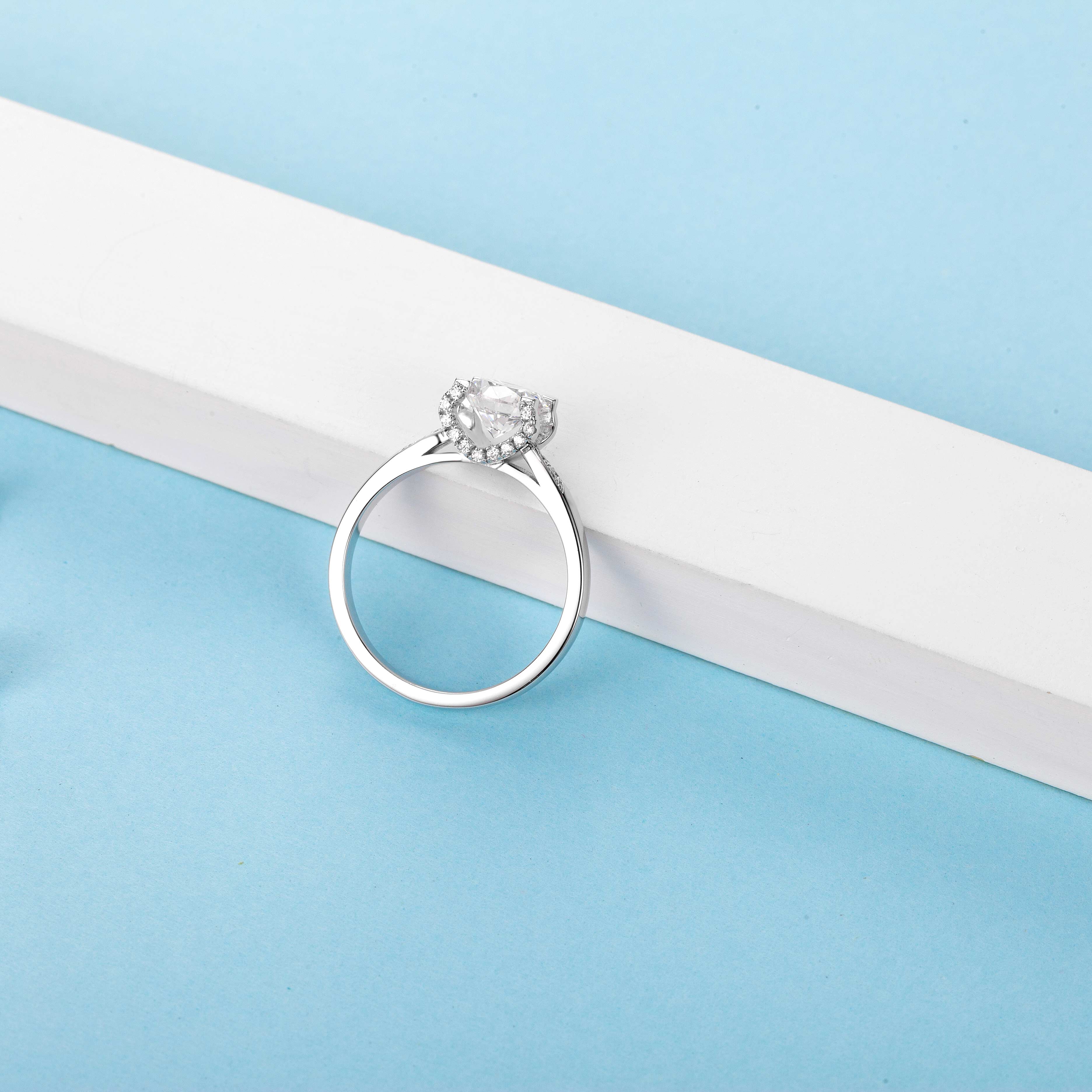 [Classic Bull Head] Straight Arm V shaped Micro-paved 1 carat Lab-Grown Diamond Ring in 18K White Gold