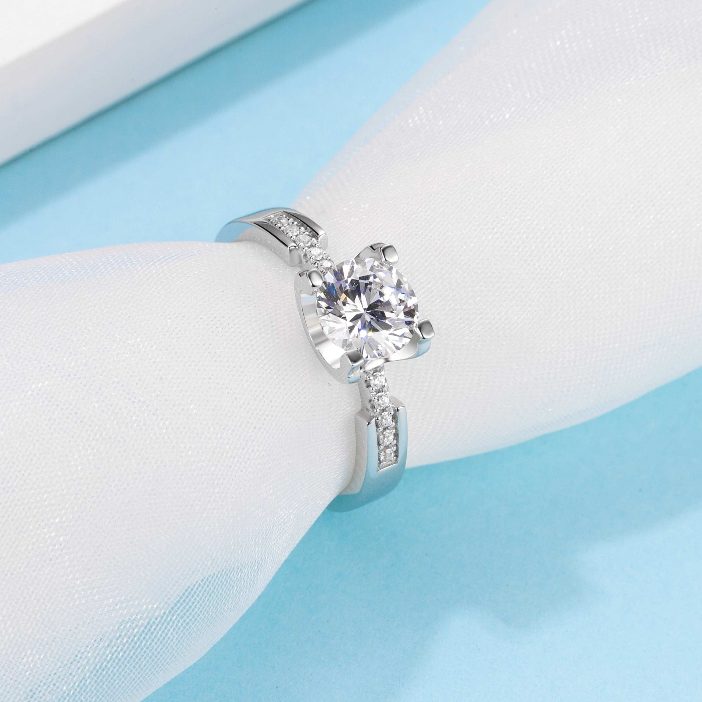 [Classic Bull Head] Slim waist 1 carat D Color Moissanite Ring in Sterling Silver