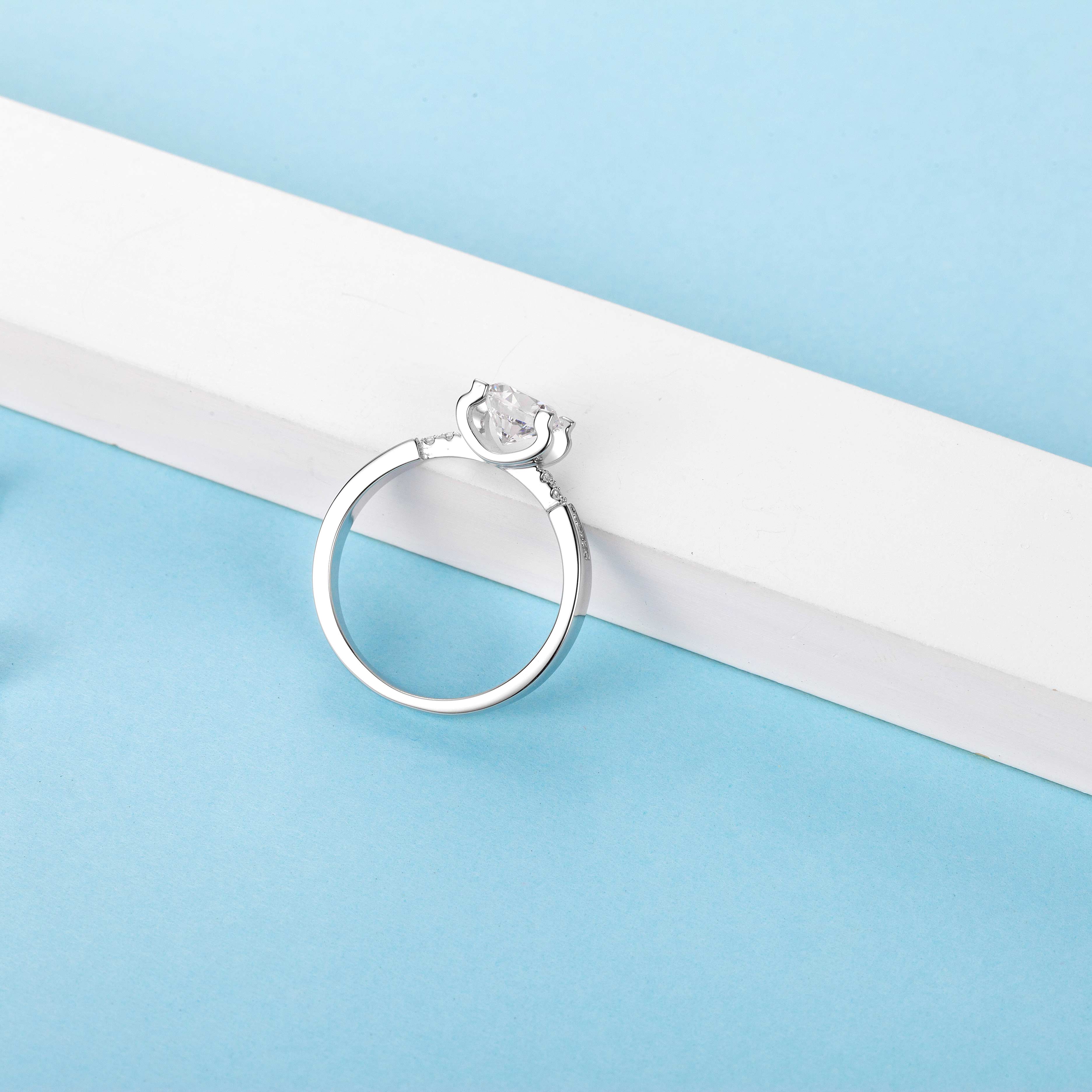 [Classic Bull Head] Slim waist 1 carat D Color Moissanite Ring in Sterling Silver
