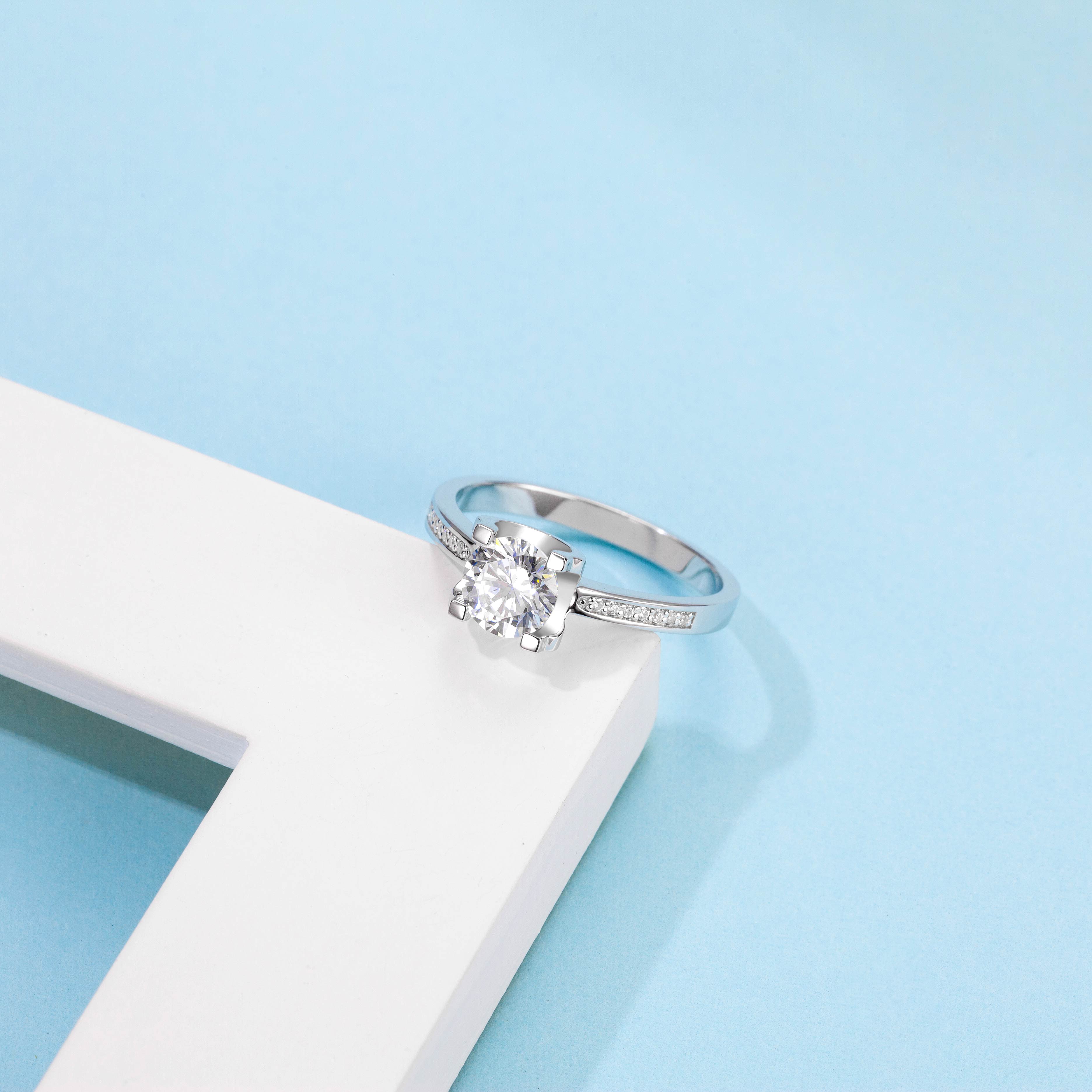 [Classic Bull Head] Straight Band Micro-paved 1 carat D Color Moissanite Ring in Sterling Silver