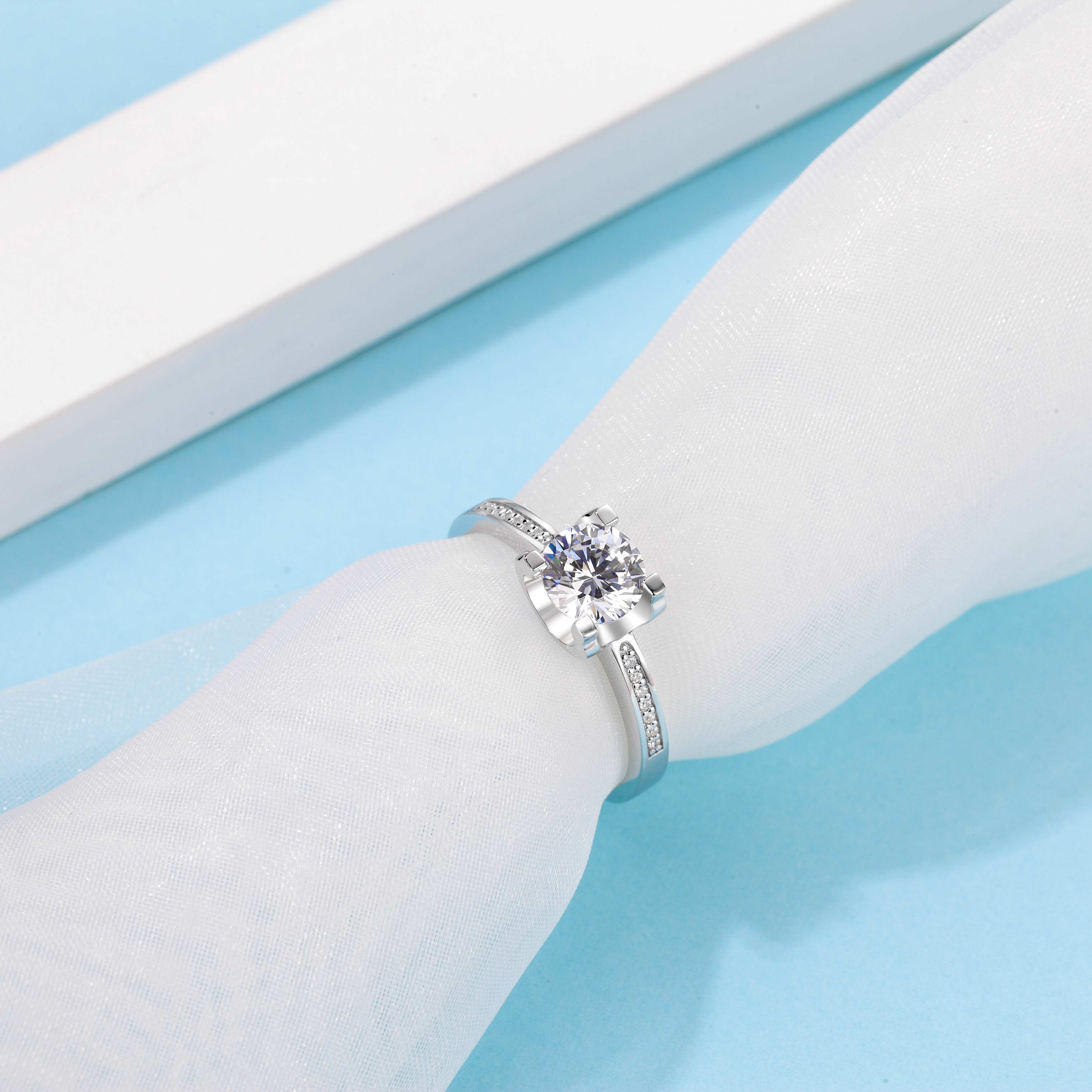 [Classic Bull Head] Straight Band Micro-paved 1 carat D Color Moissanite Ring in Sterling Silver
