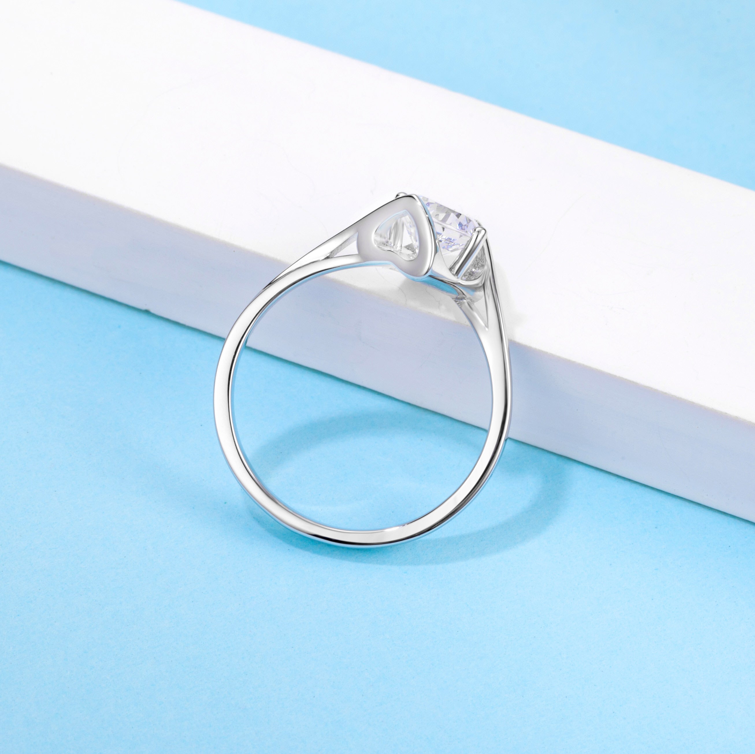 [Angel Kiss] Twisted Arm 1 carat D Color Moissanite Ring in Sterling Silver
