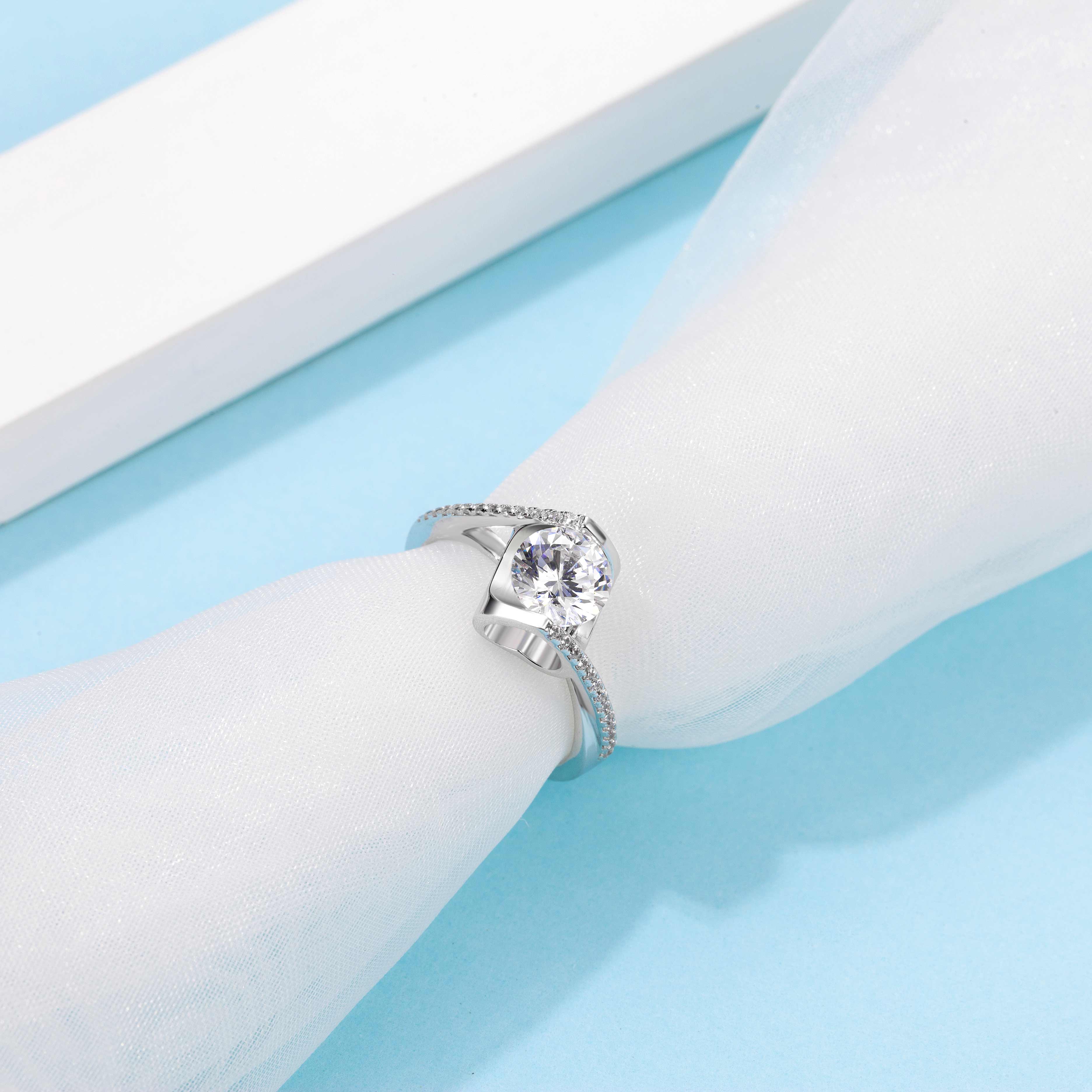 [Angel Kiss] Twisted Arm with Micro-setting 1 carat D Color Moissanite Ring in Sterling Silver