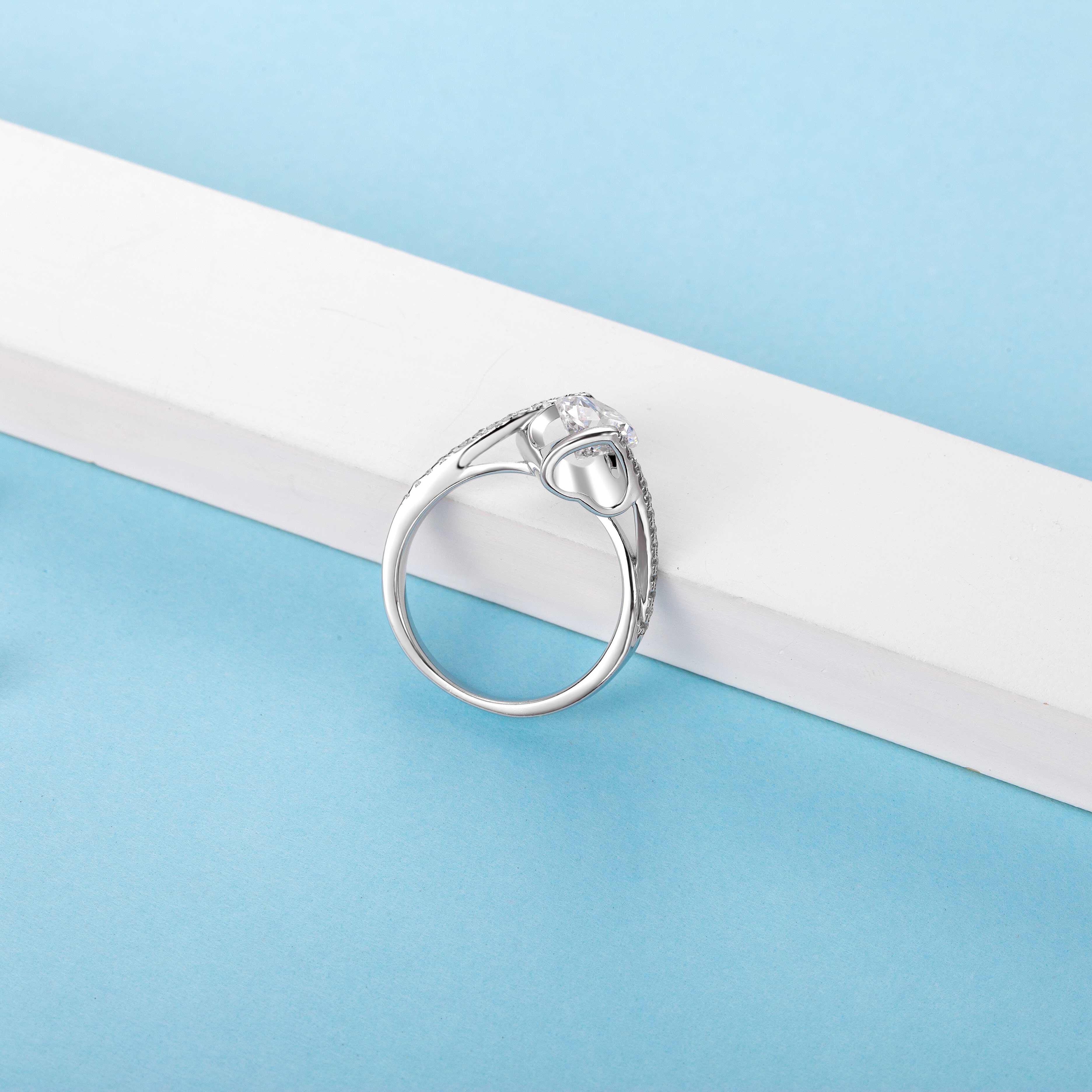 [Angel Kiss] Twisted Arm with Micro-setting 1 carat D Color Moissanite Ring in Sterling Silver