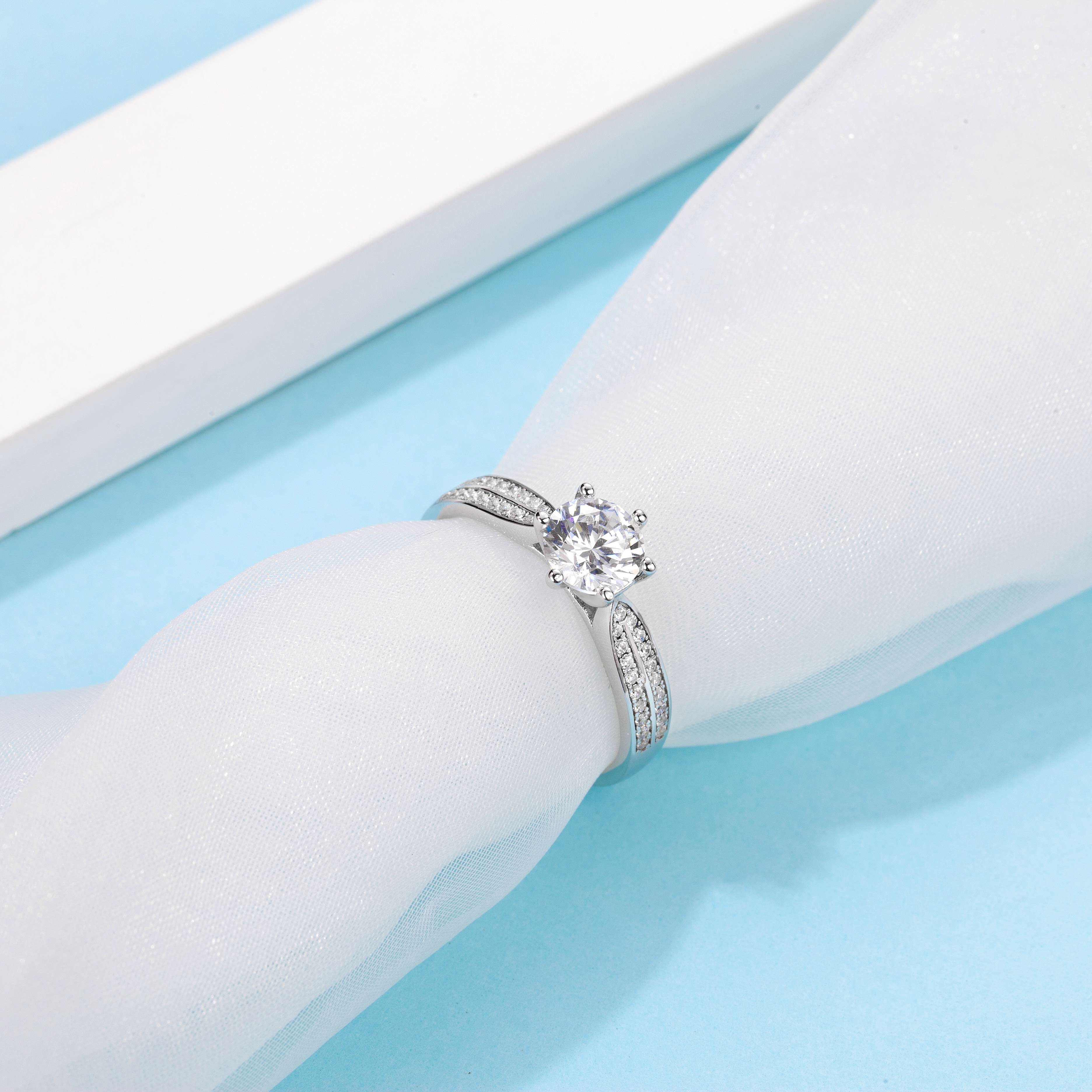 [Starlight Queen] Straight Arm Micro-paved 1 carat Moissanite Ring in Sterling Silver