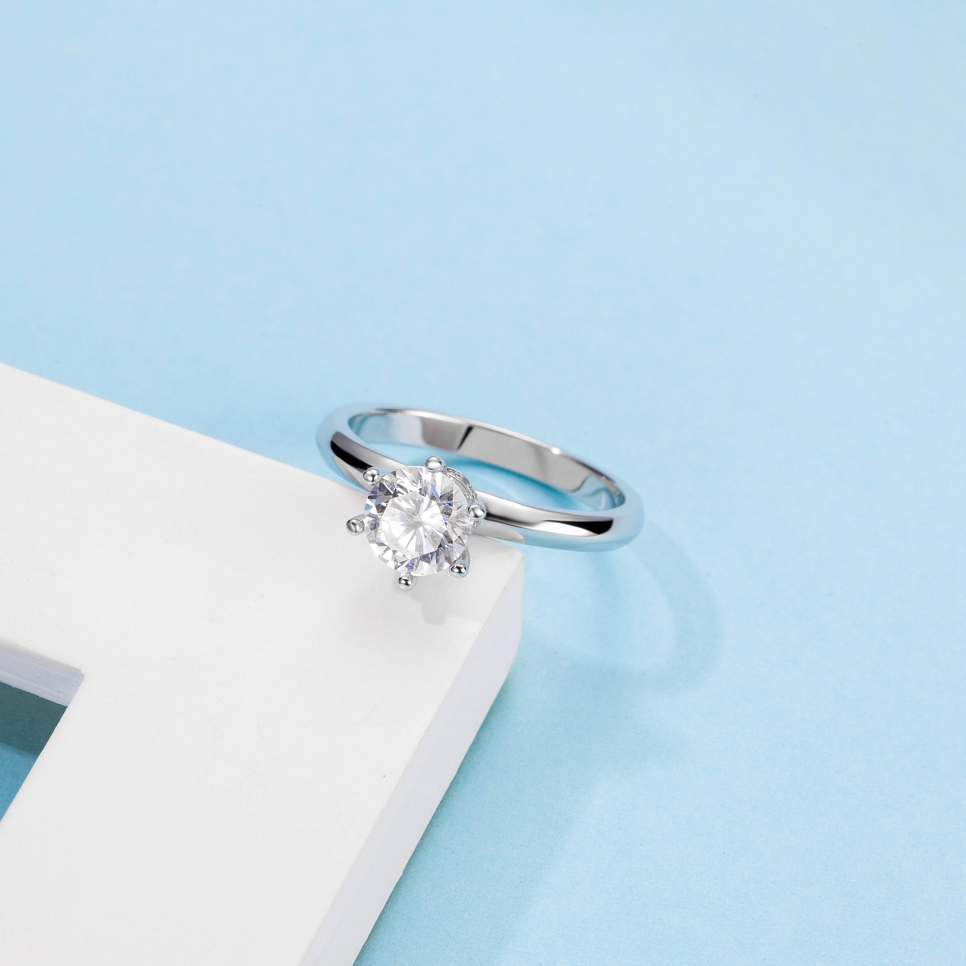 [The Choker] Straight Arm Claw-Set 1 carat D Color Moissanite Ring in Sterling Silver