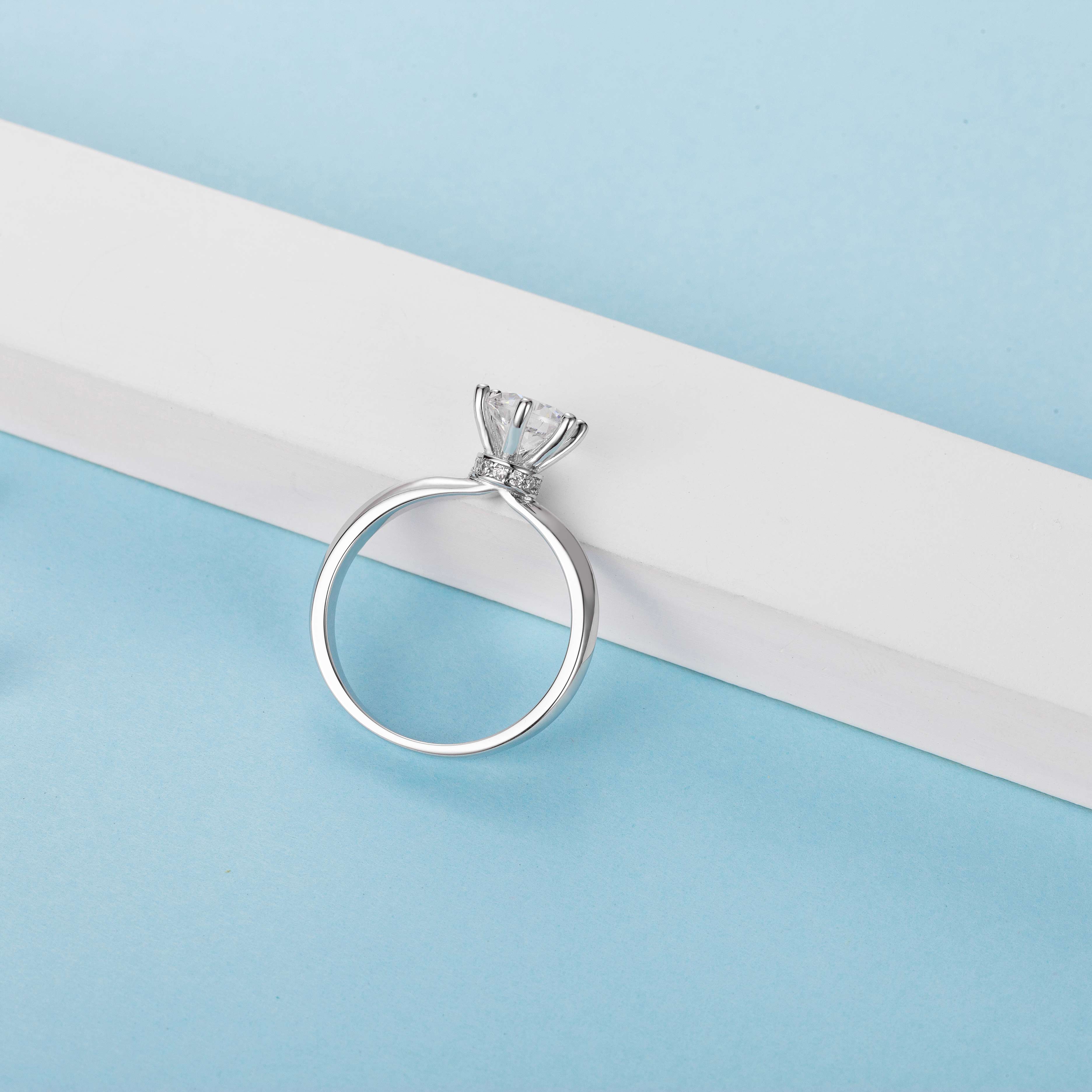 [The Choker] Straight Arm Claw-Set 1 carat D Color Moissanite Ring in Sterling Silver