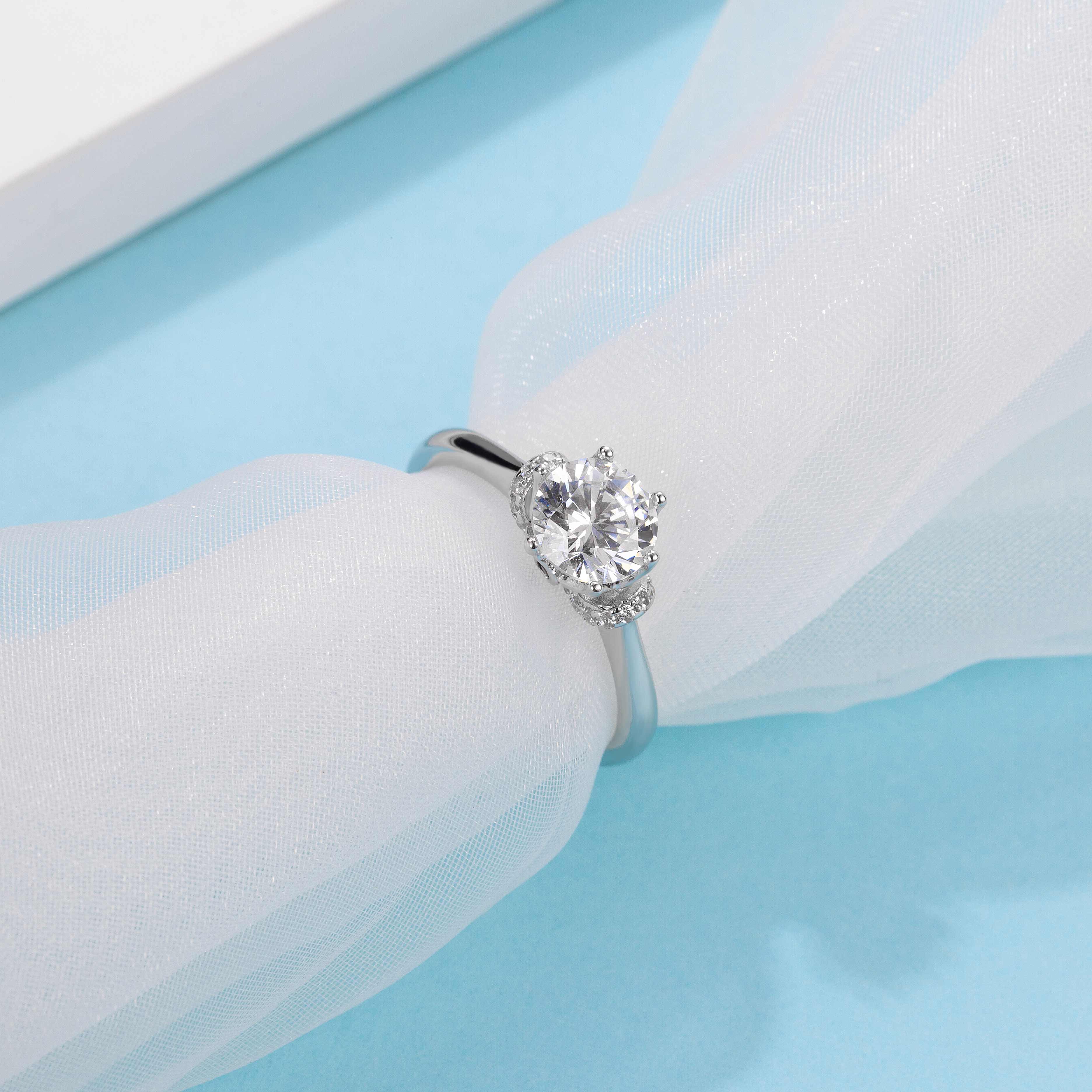 [The Coronation] Straight Arm V-shaped bezel-set 1 carat D Color Moissanite Ring in Sterling Silver