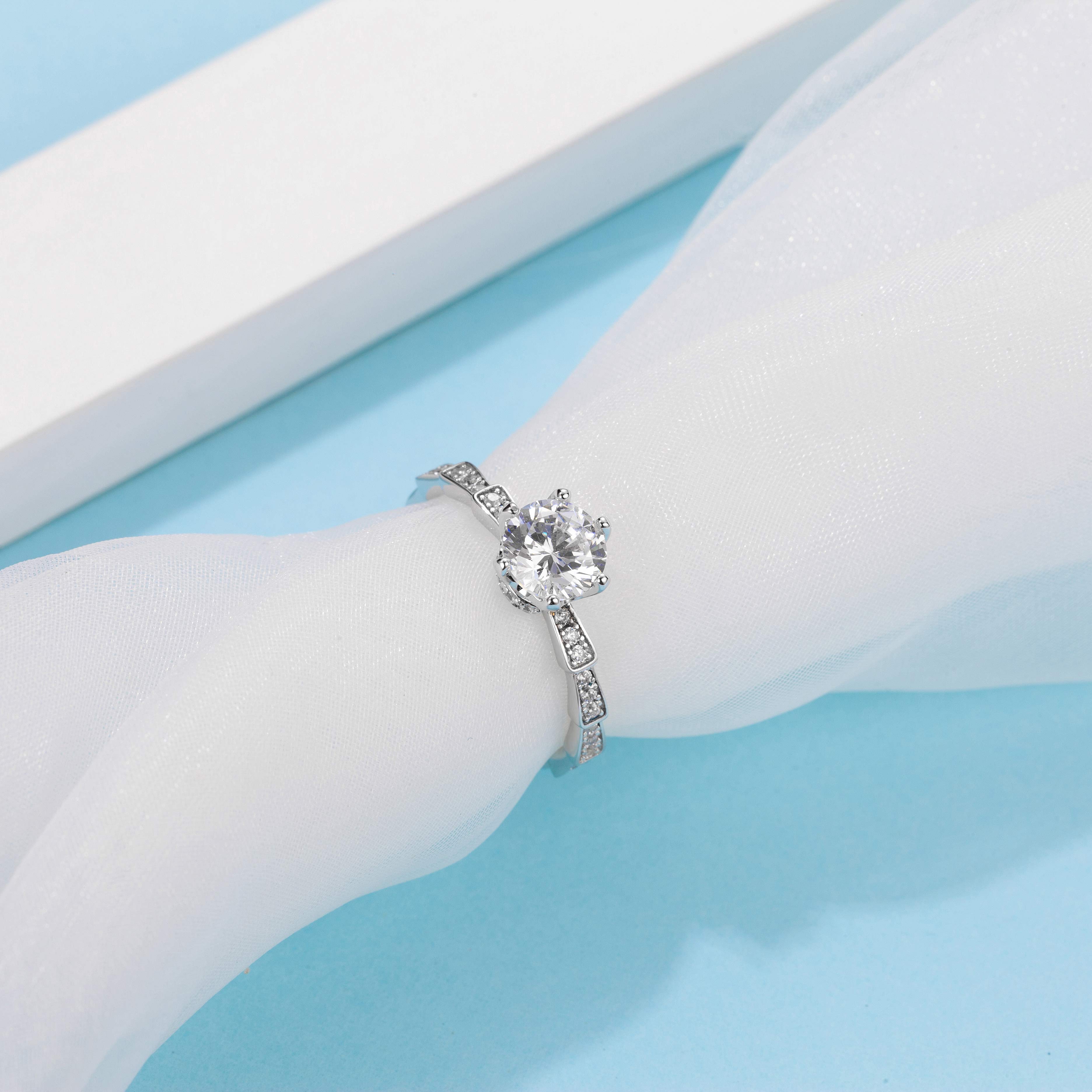 [Serpenti Snake] Straight Arm luxury pavé 1 carat D Color Moissanite Ring in Sterling Silver