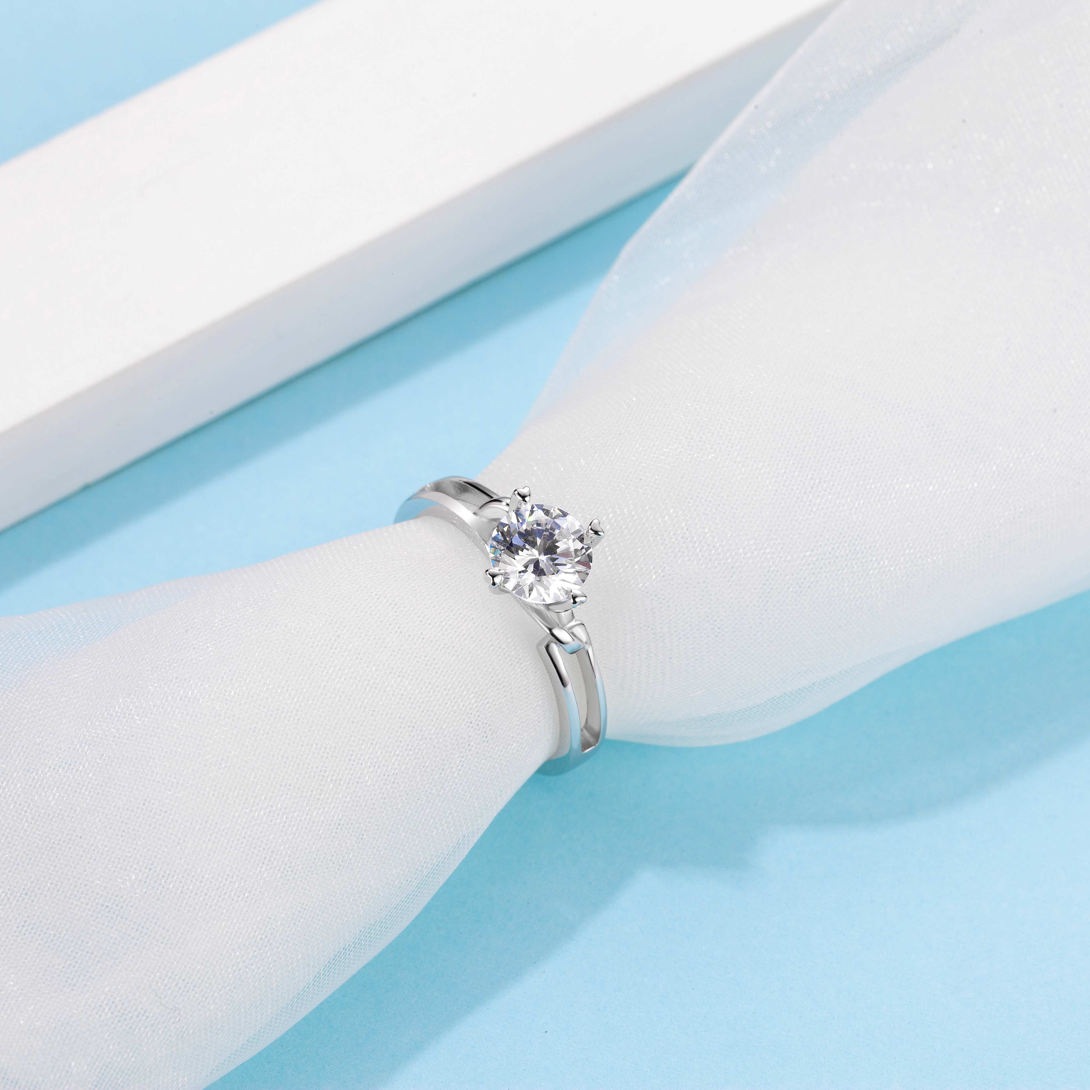 [The Twisted Floral] Straight Arm Hollow 1 carat D Color Moissanite Ring in Sterling Silver