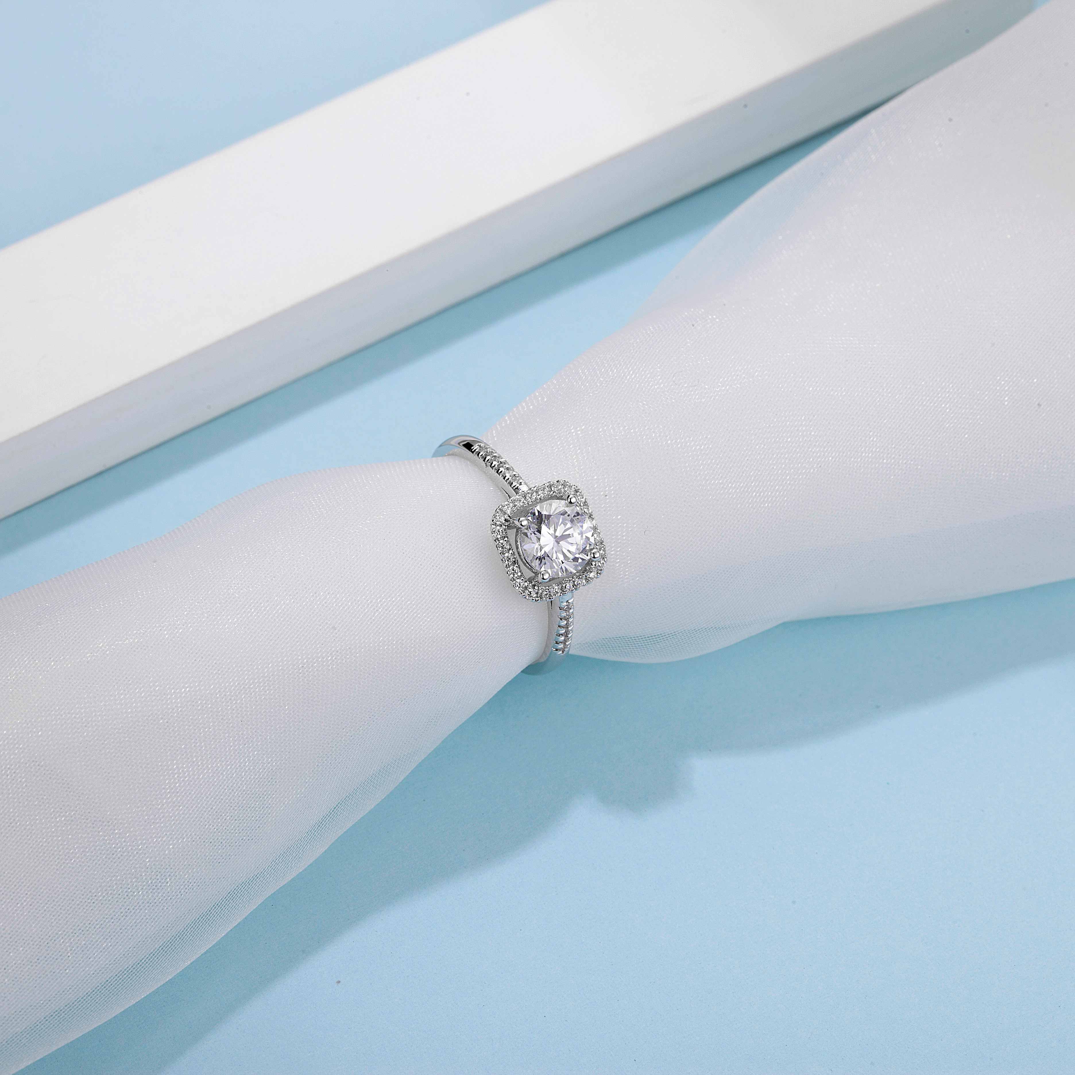 [Mutuality] Straight Arm Micro-paved 1 carat D Color Moissanite Ring in Sterling Silver