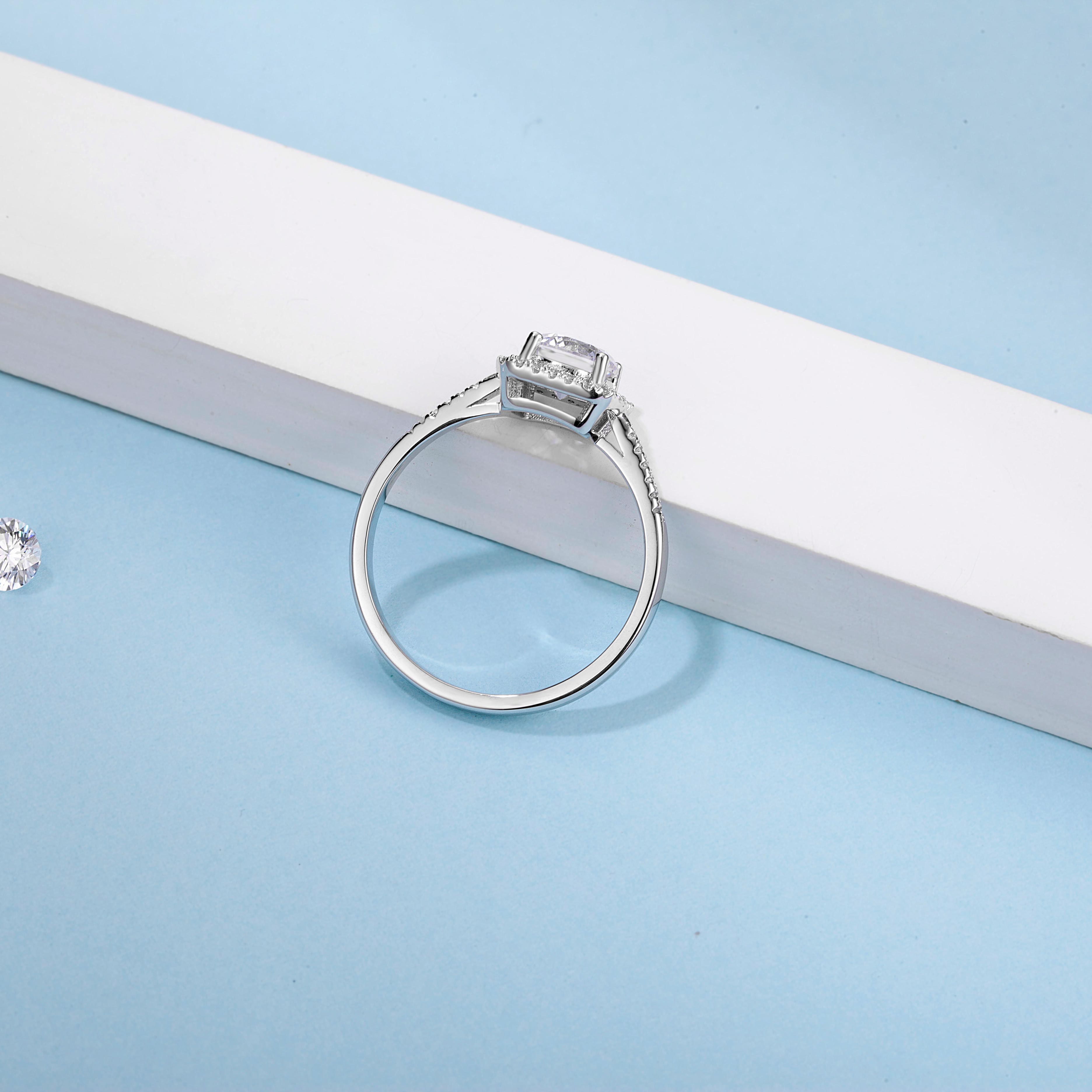 [Mutuality] Straight Arm Micro-paved 1 carat D Color Moissanite Ring in Sterling Silver