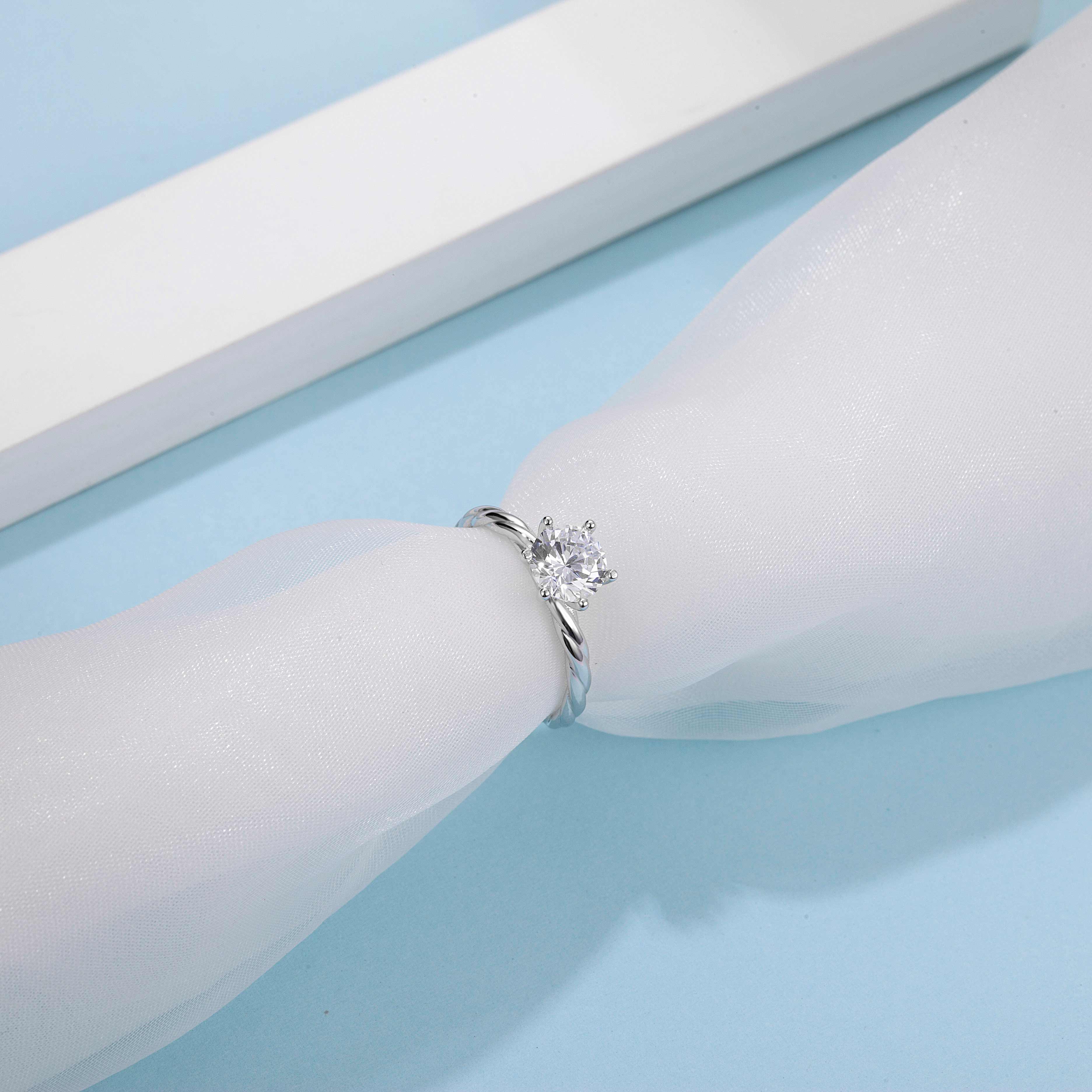 [The Vine] Straight Arm 1 carat D Color Moissanite Ring in Sterling Silver