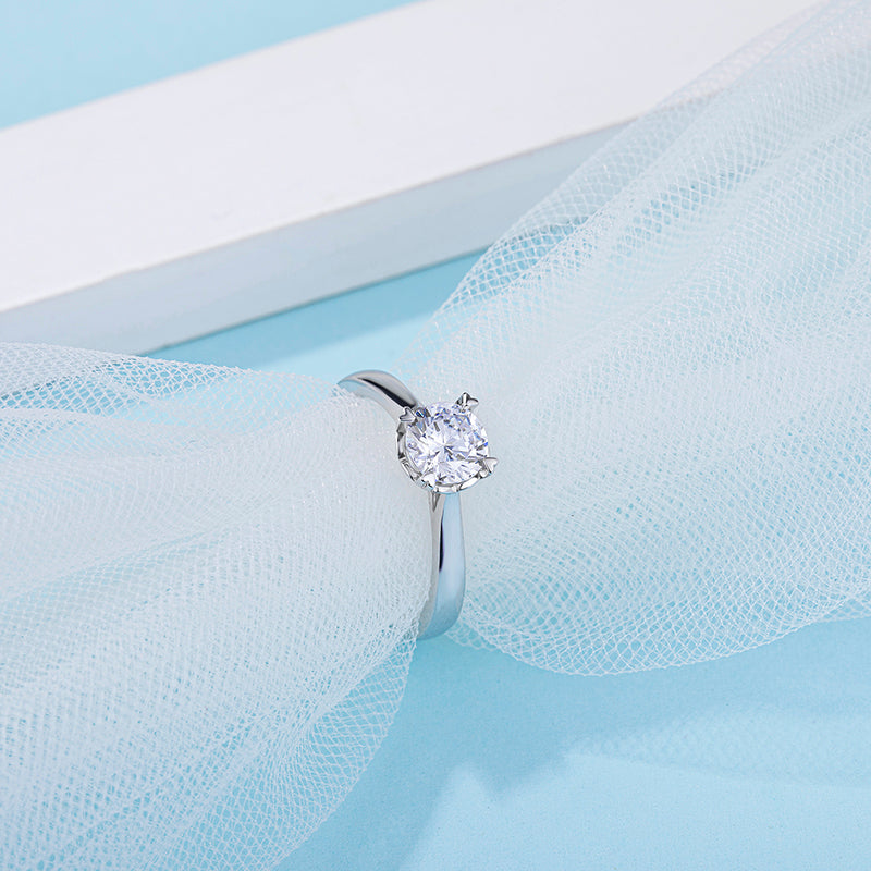 [The Heart] Straight Arm Four Claws 1 carat D Color Moissanite Ring in Sterling Silver