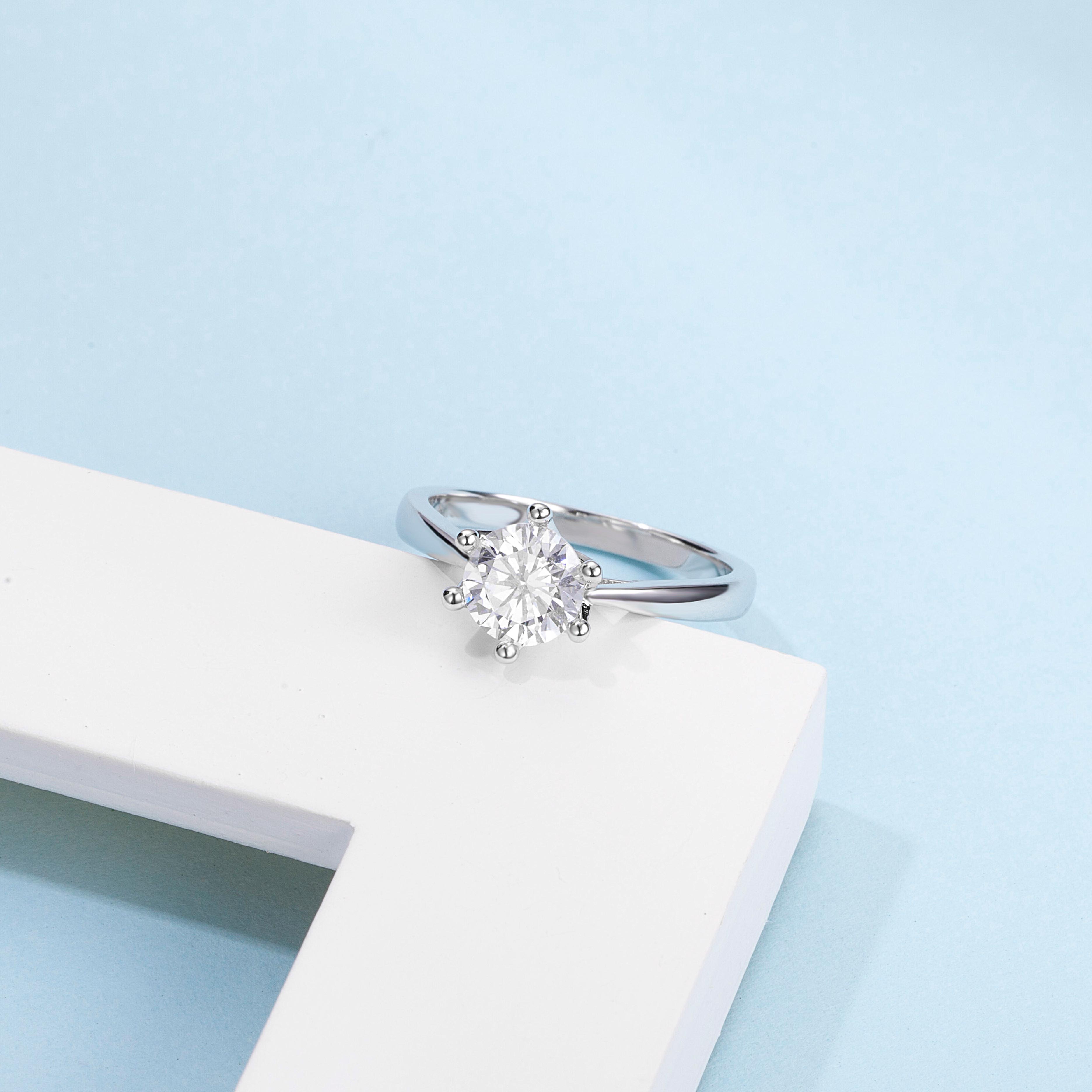 [The Crown] Straight Arm 1 carat D Color Moissanite Ring in Sterling Silver