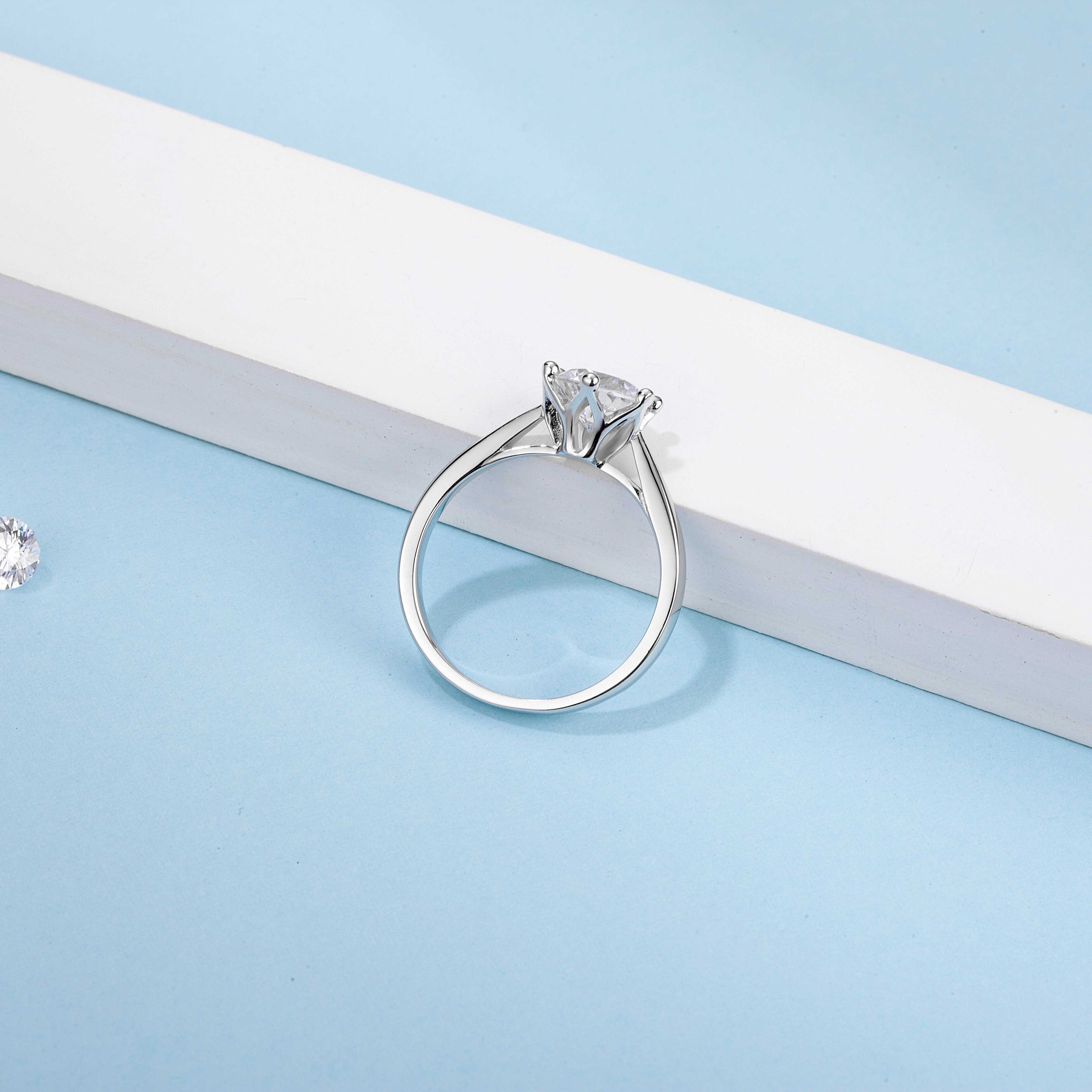 [The Crown] Straight Arm 1 carat D Color Moissanite Ring in Sterling Silver