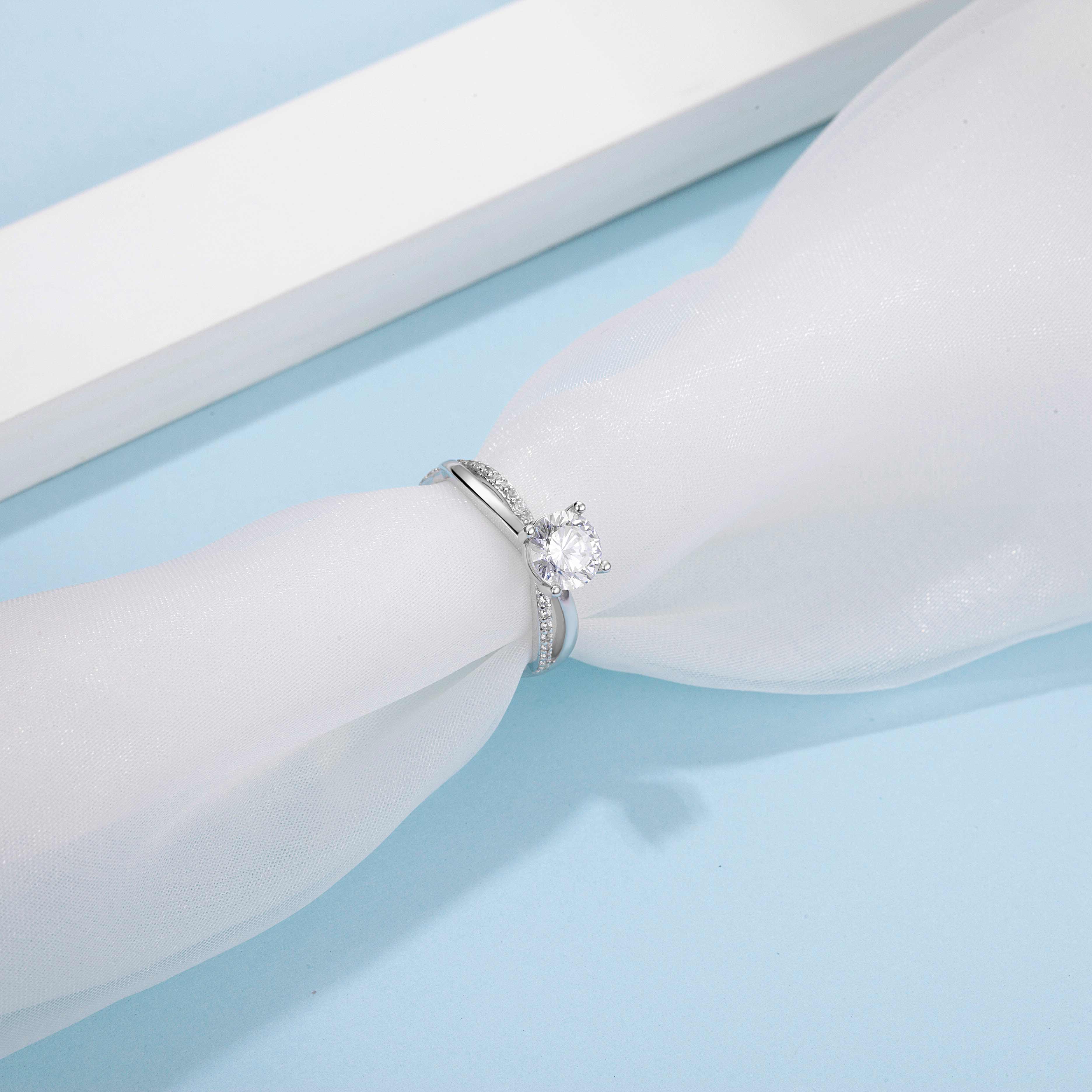 [Cerebrations] Doubled Arms 1 carat D Color Moissanite Ring in Sterling Silver
