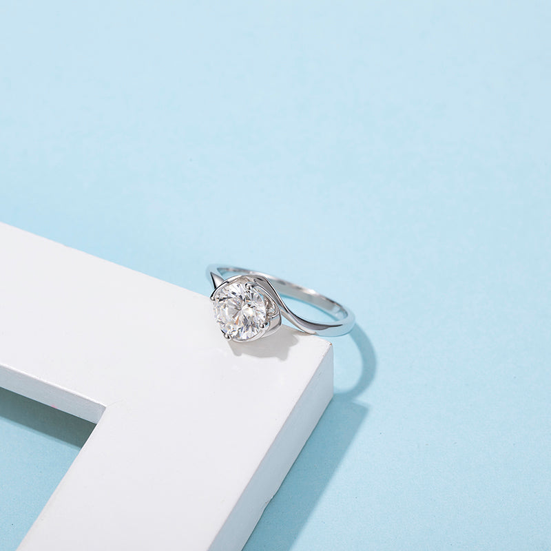 [Flower Bud] Twisted Arm 1 carat D Color Moissanite Ring in Sterling Silver