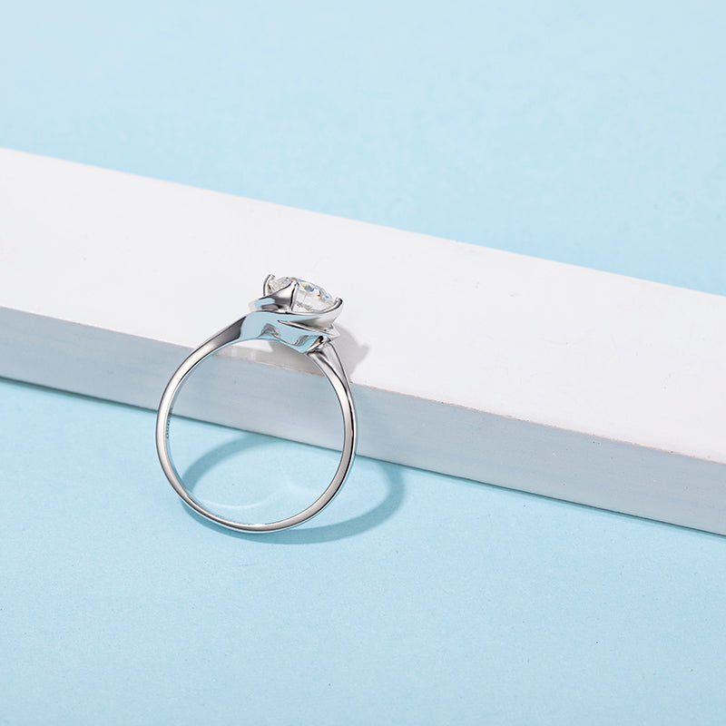 [Flower Bud] Twisted Arm 1 carat D Color Moissanite Ring in Sterling Silver