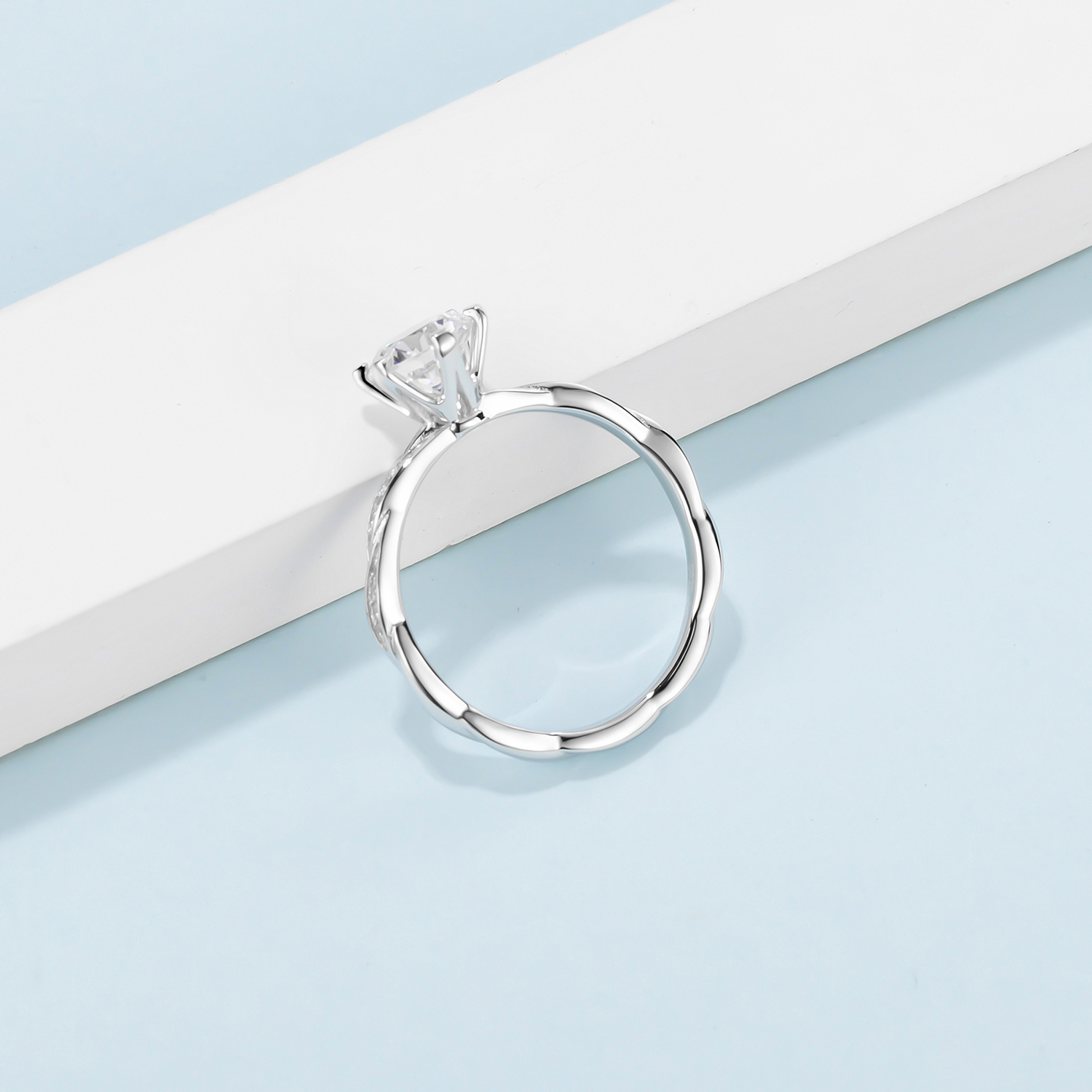 [Unity] Straight Arm twisted pave 1 carat D Color Moissanite Ring in Sterling Silver