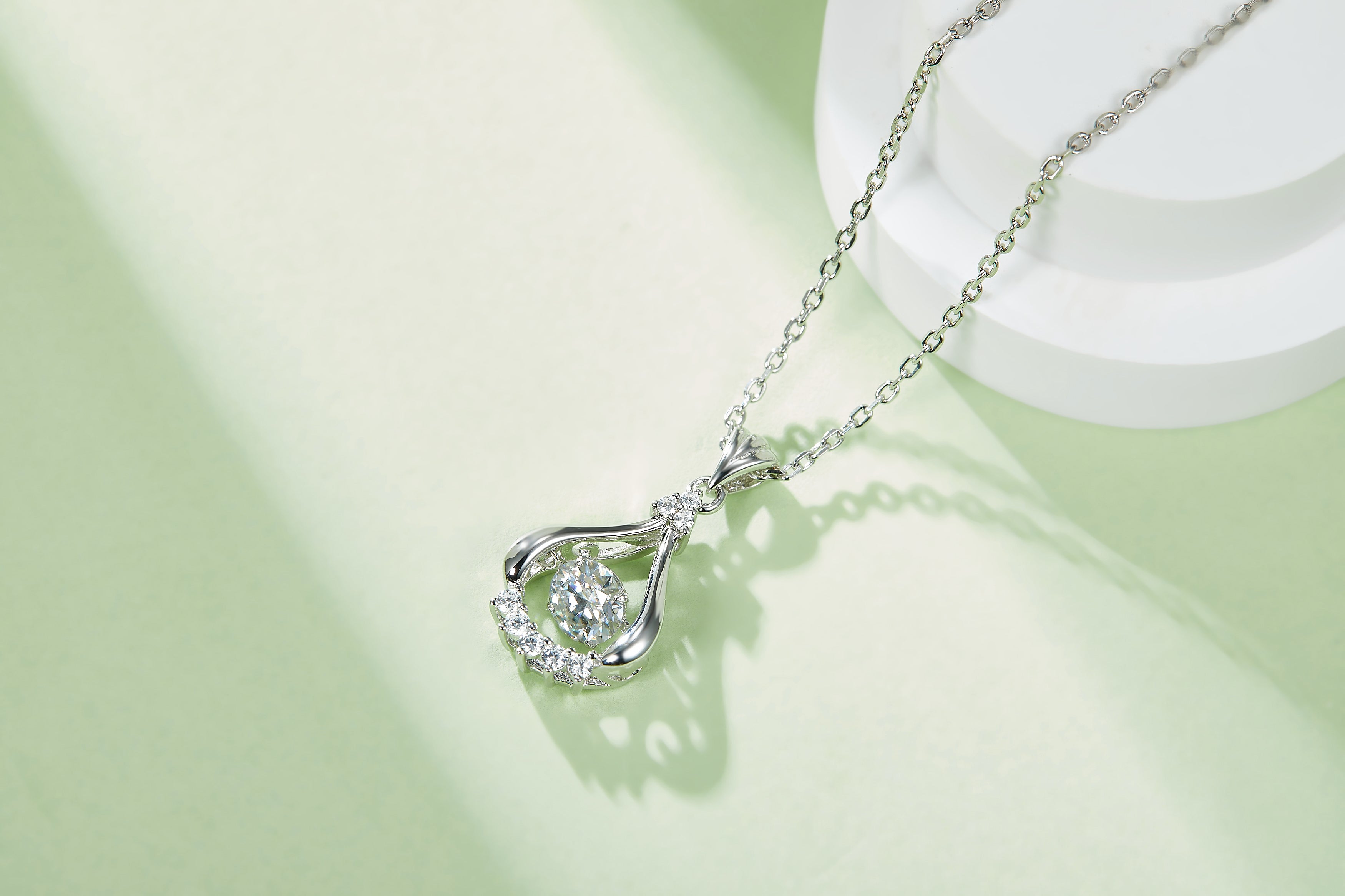 [The Gaze] 0.5 Carat D Color Moissanite Necklace in Sterling Silver