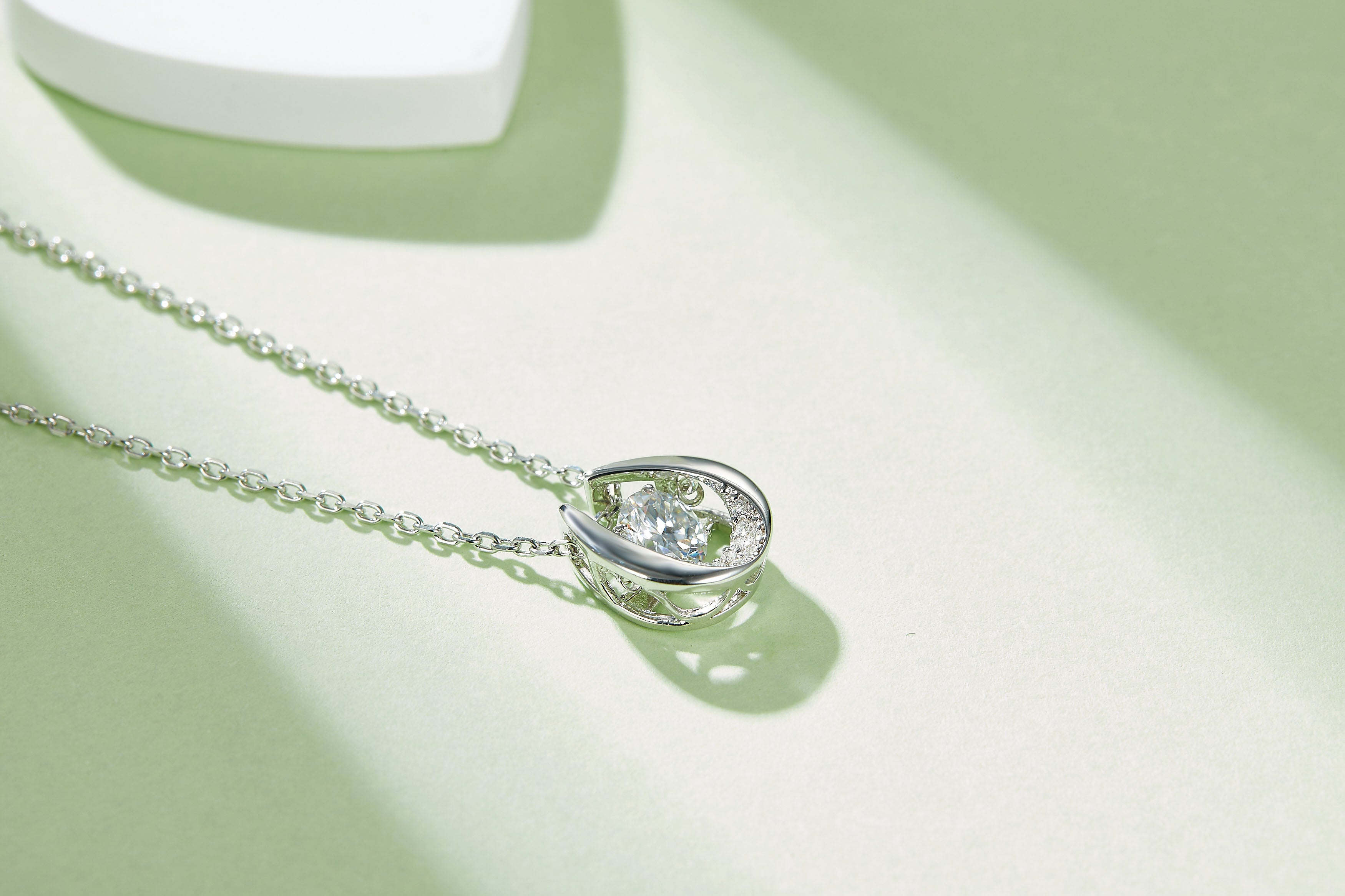 [Guardian] 0.5 Carat D Color Moissanite Necklace in Sterling Silver