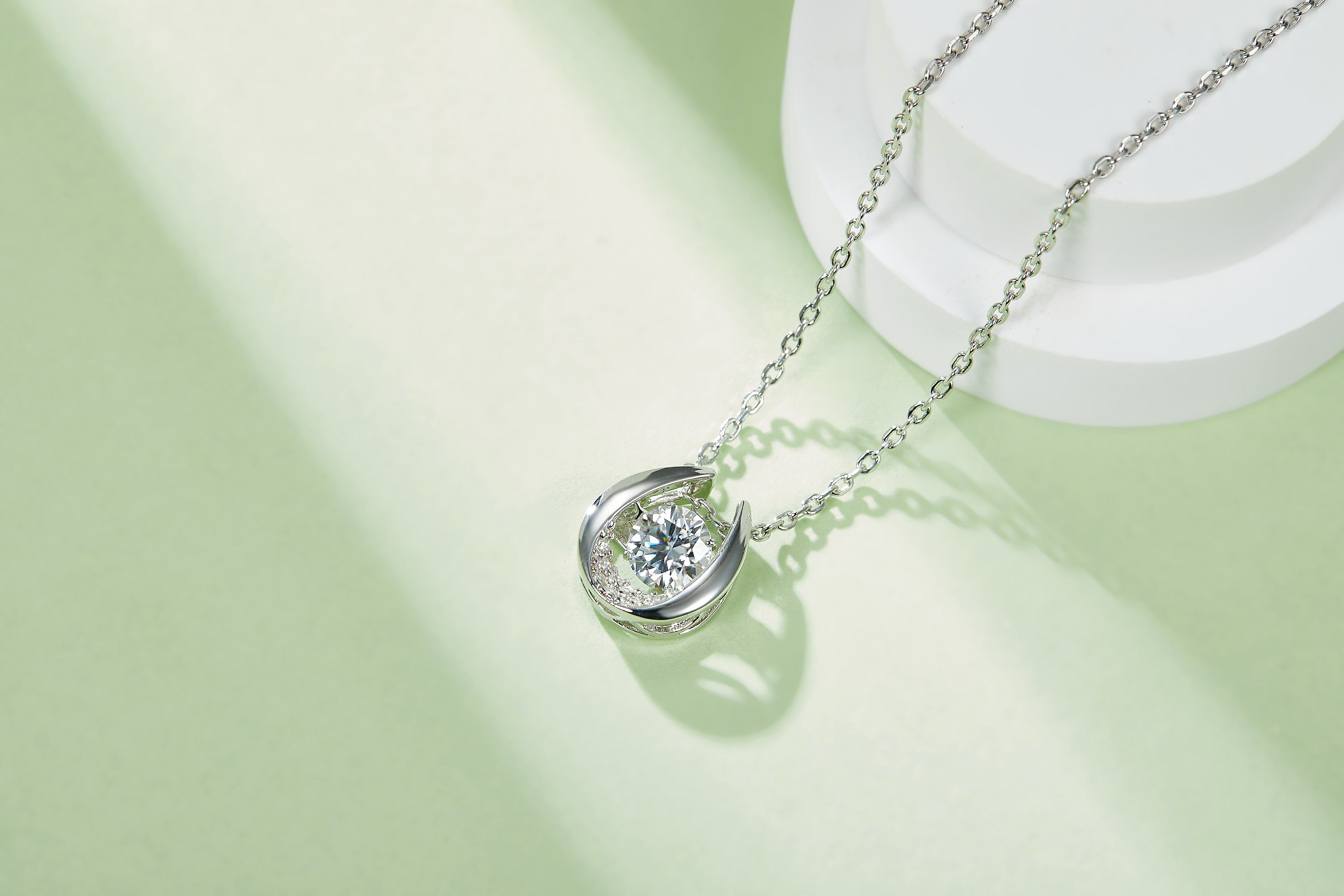 [Guardian] 0.5 Carat D Color Moissanite Necklace in Sterling Silver