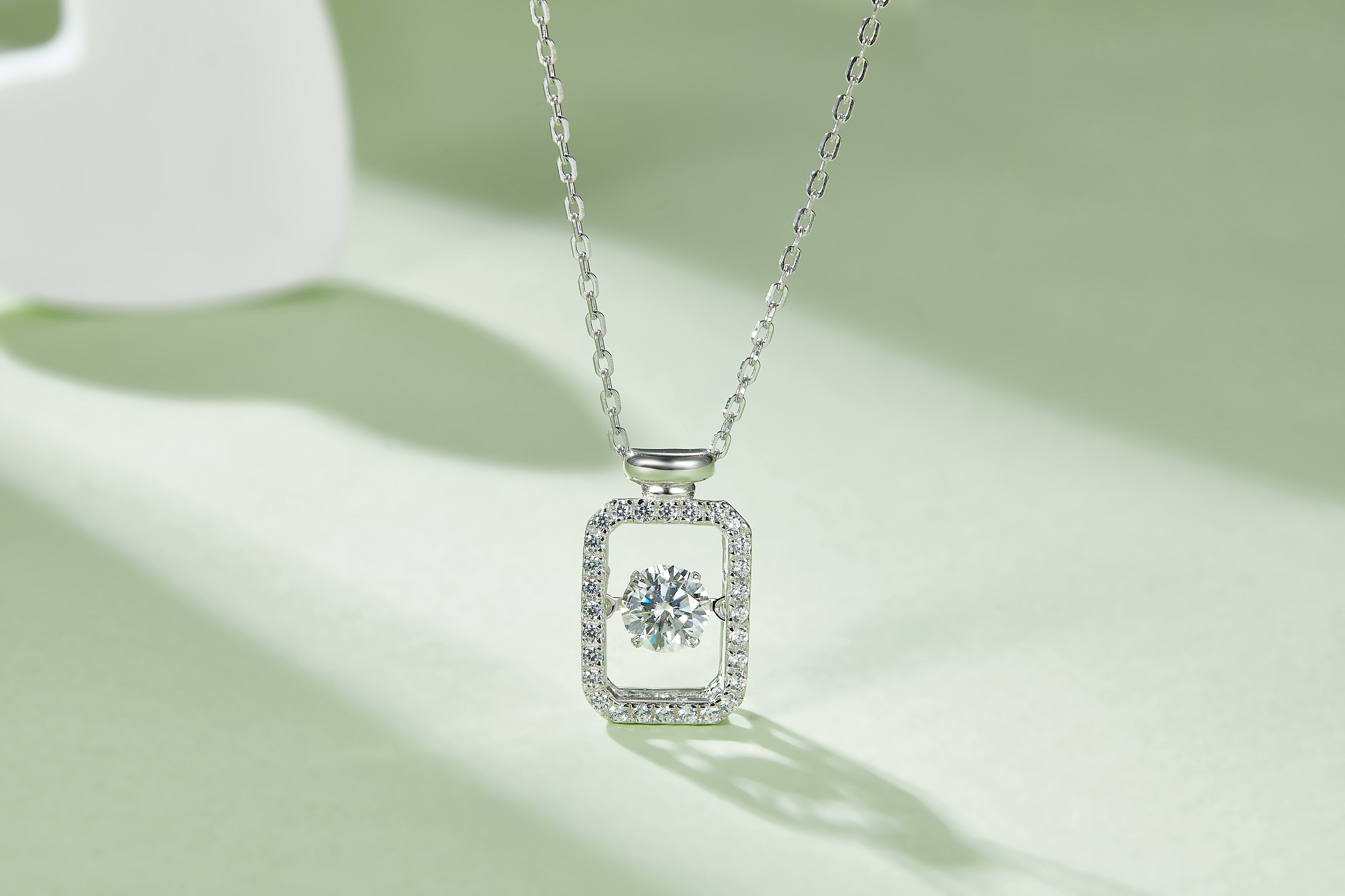 [Vivid Perfume] 0.5 Carat D Color Moissanite Necklace in Sterling Silver