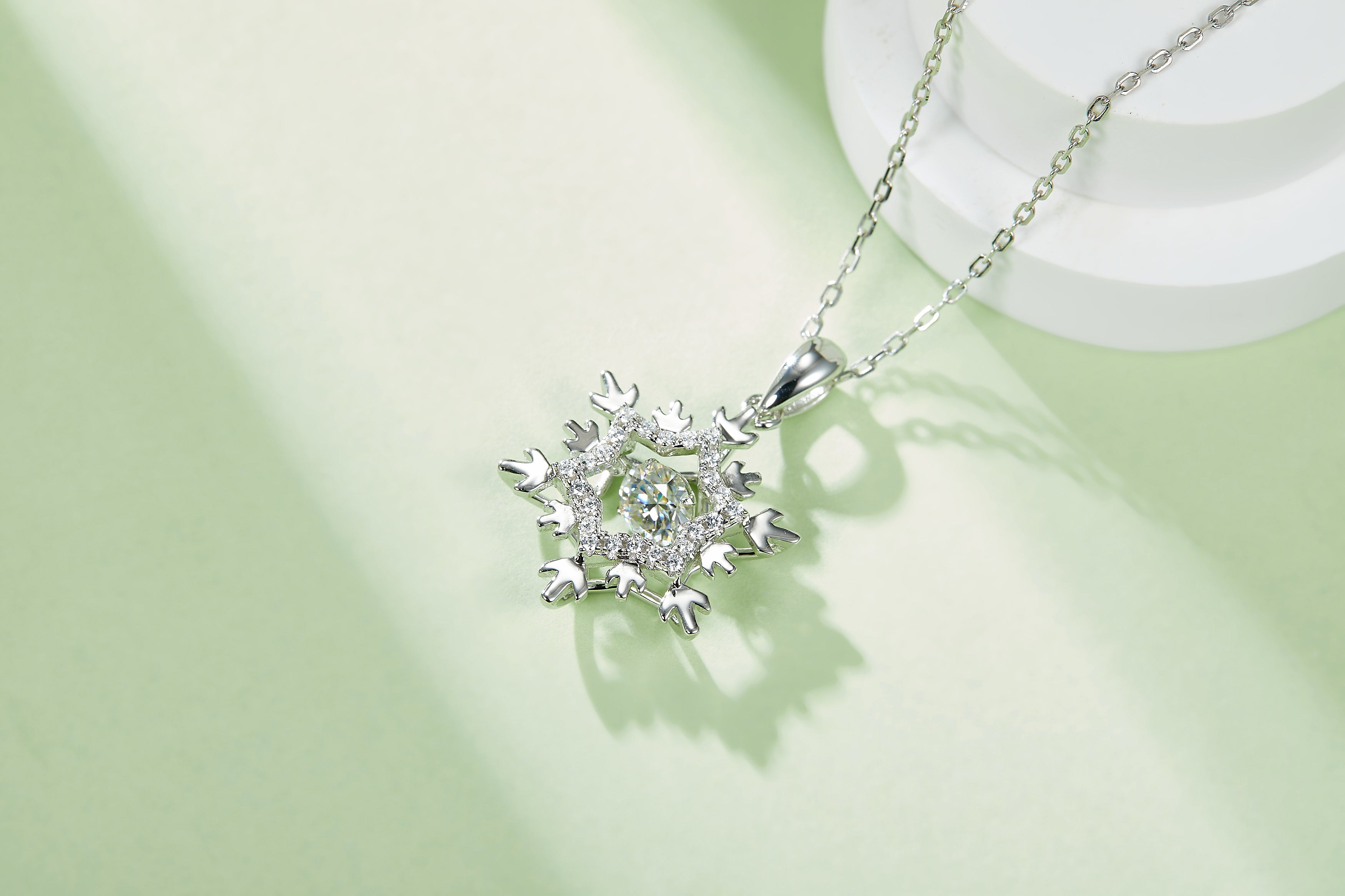 [Snowflake] 0.5 Carat D Color Moissanite Necklace in Sterling Silver