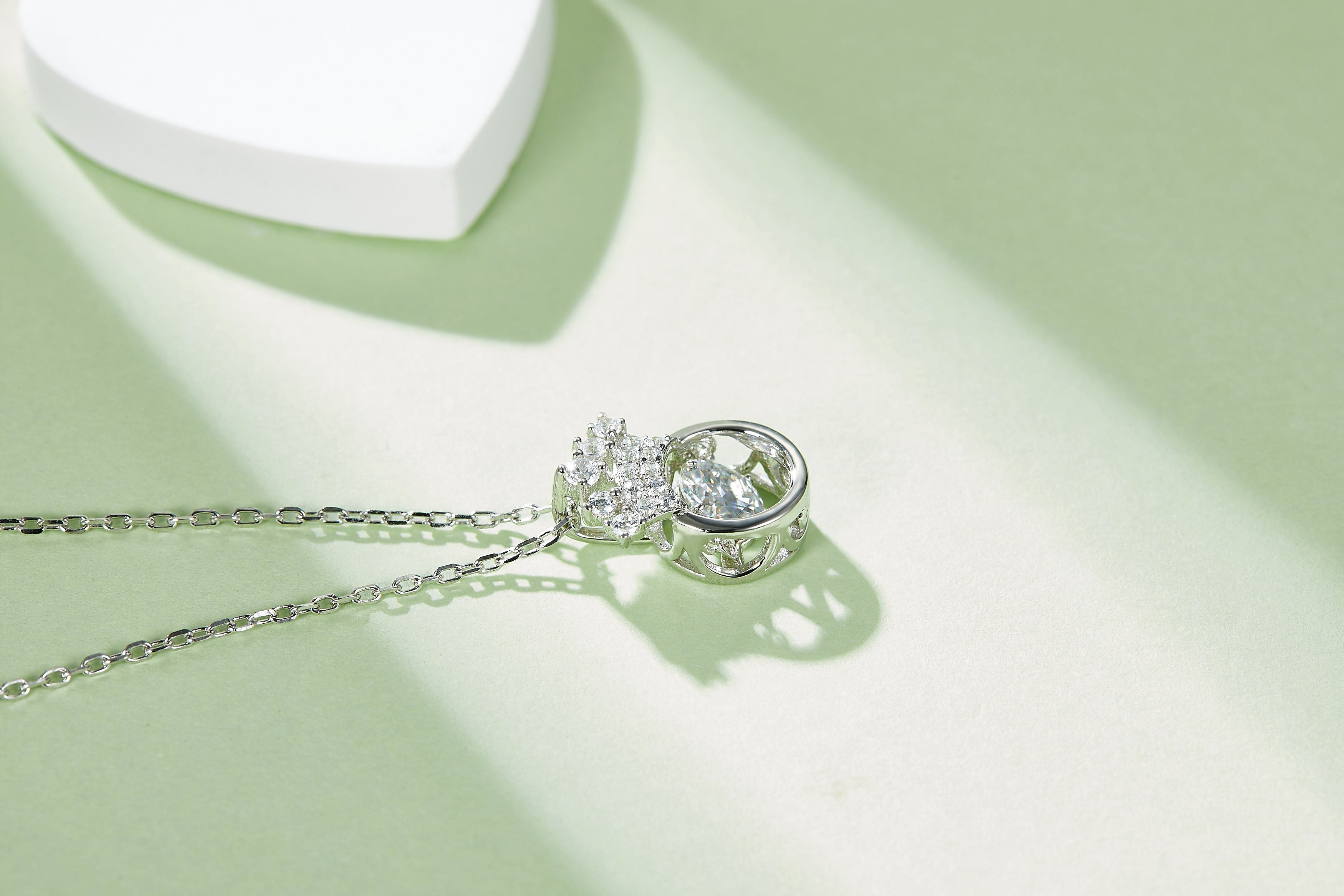 [Little Crown] 0.5 Carat D Color Moissanite Necklace in Sterling Silver
