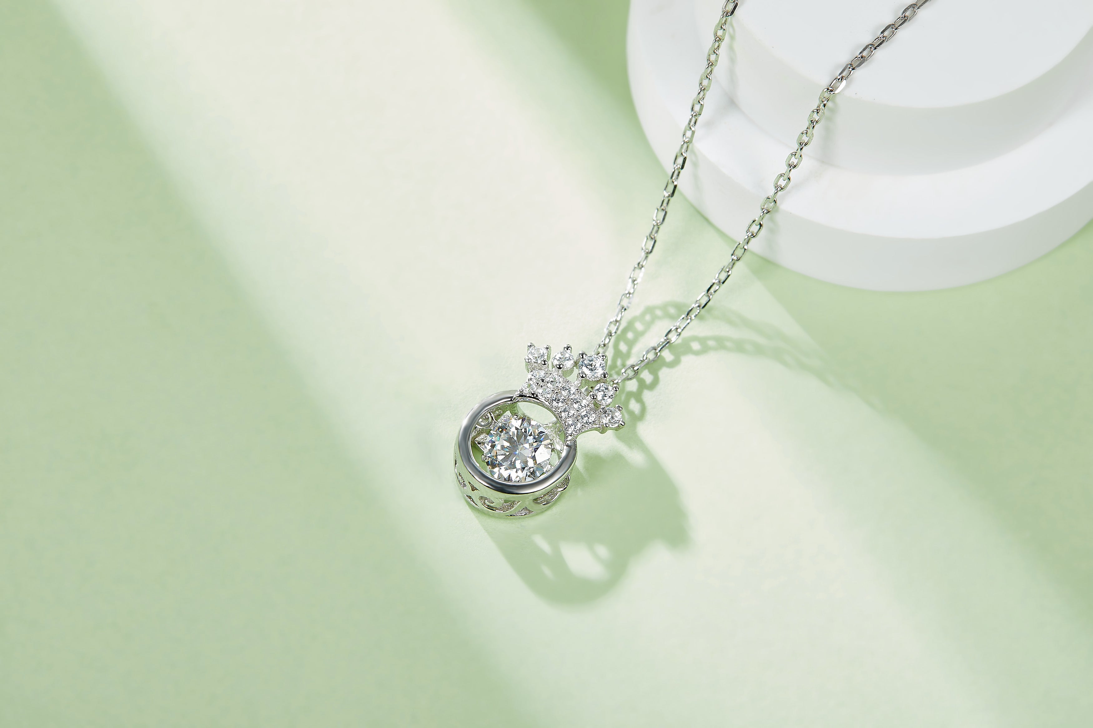 [Little Crown] 0.5 Carat D Color Moissanite Necklace in Sterling Silver