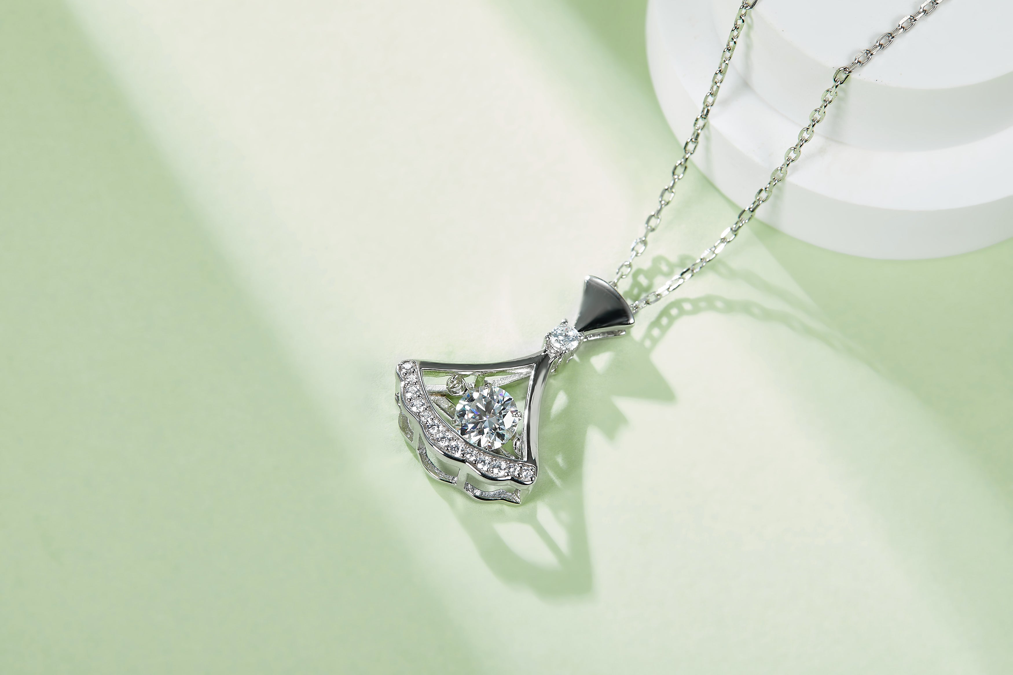 [Lively Dance] 0.5 Carat D Color Moissanite Necklace in Sterling Silver
