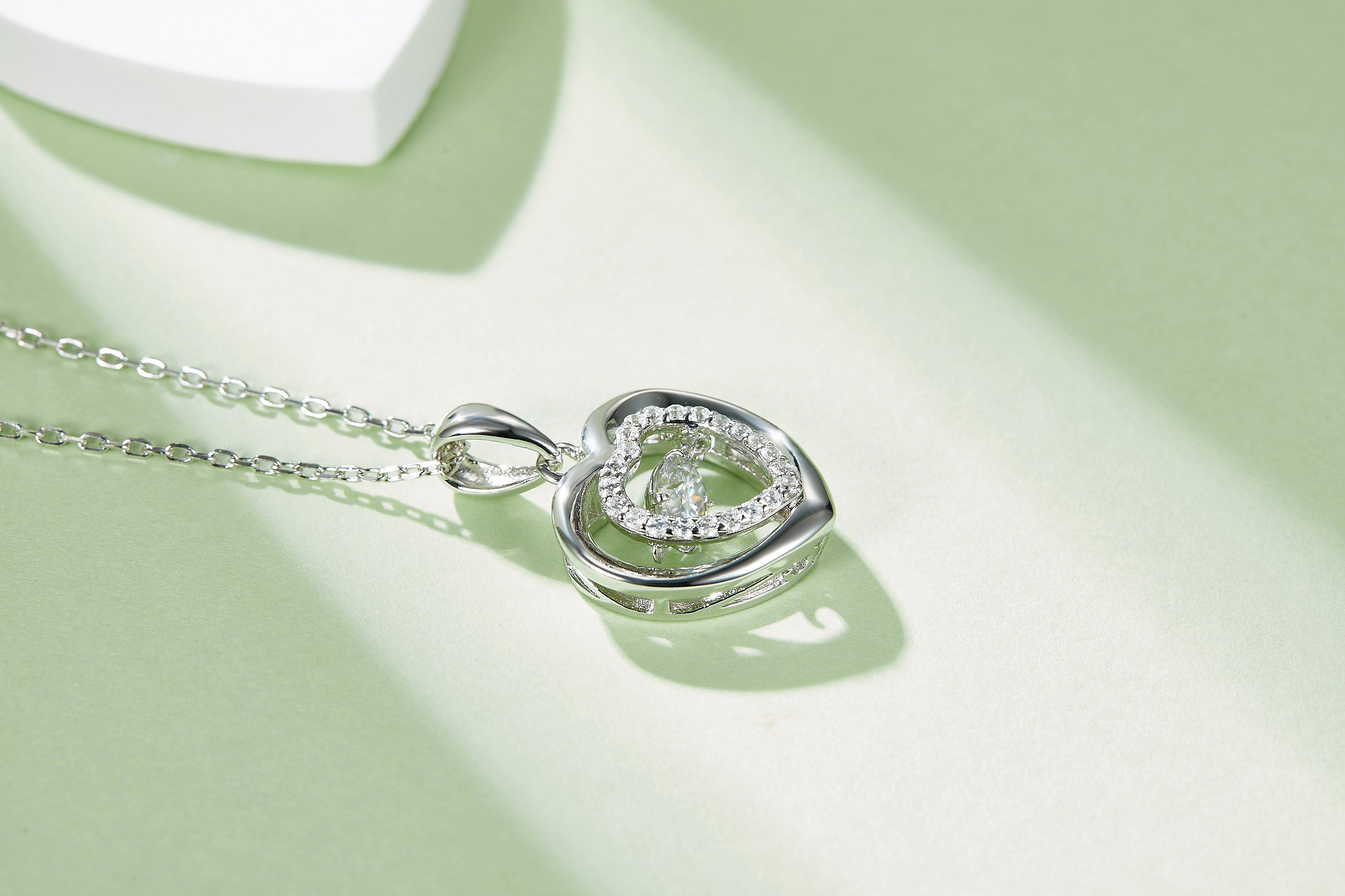 [Heart Embrace] 0.5 Carat D Color Moissanite Necklace in Sterling Silver