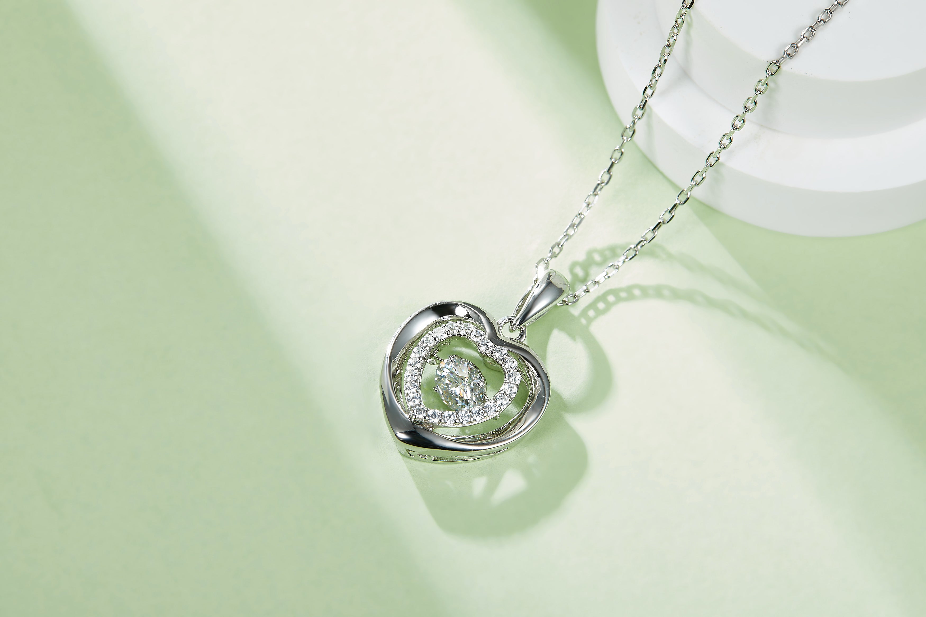 [Heart Embrace] 0.5 Carat D Color Moissanite Necklace in Sterling Silver