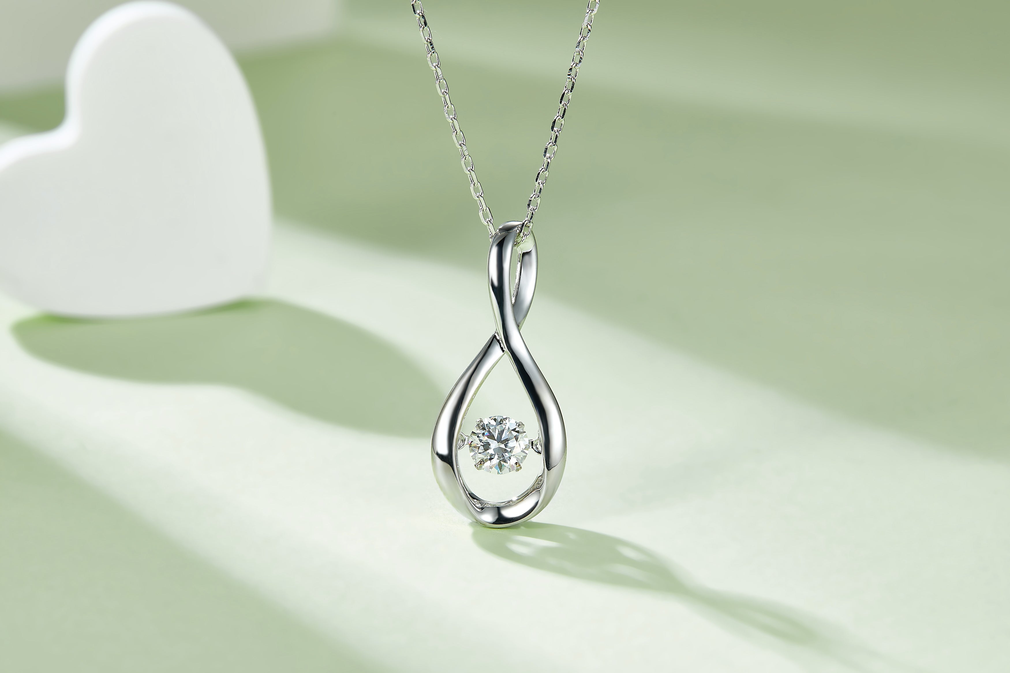 [Connection] 0.5 Carat D Color Moissanite Necklace in Sterling Silver