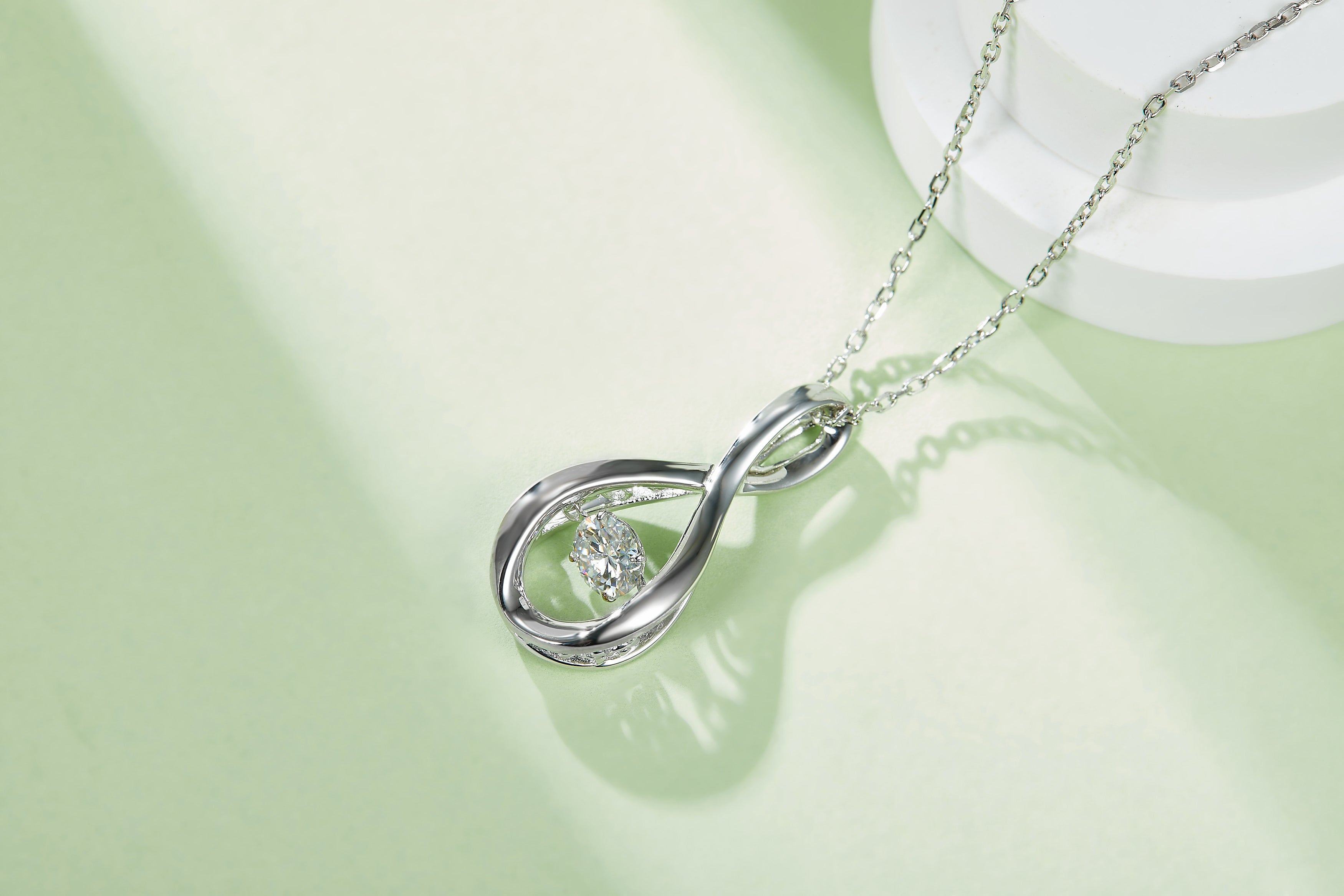 [Connection] 0.5 Carat D Color Moissanite Necklace in Sterling Silver