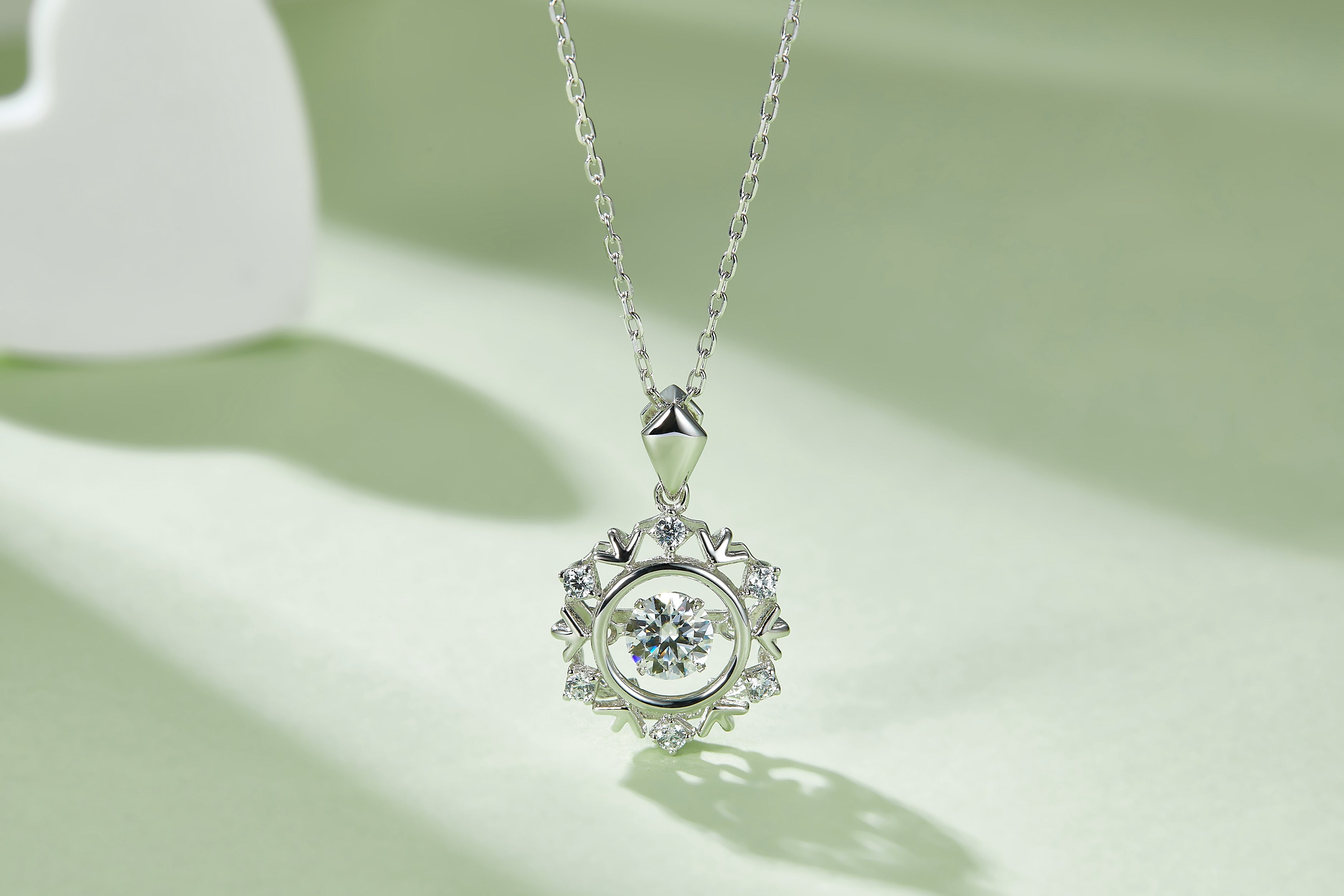 [Aarow] 0.5 Carat D Color Moissanite Necklace in Sterling Silver