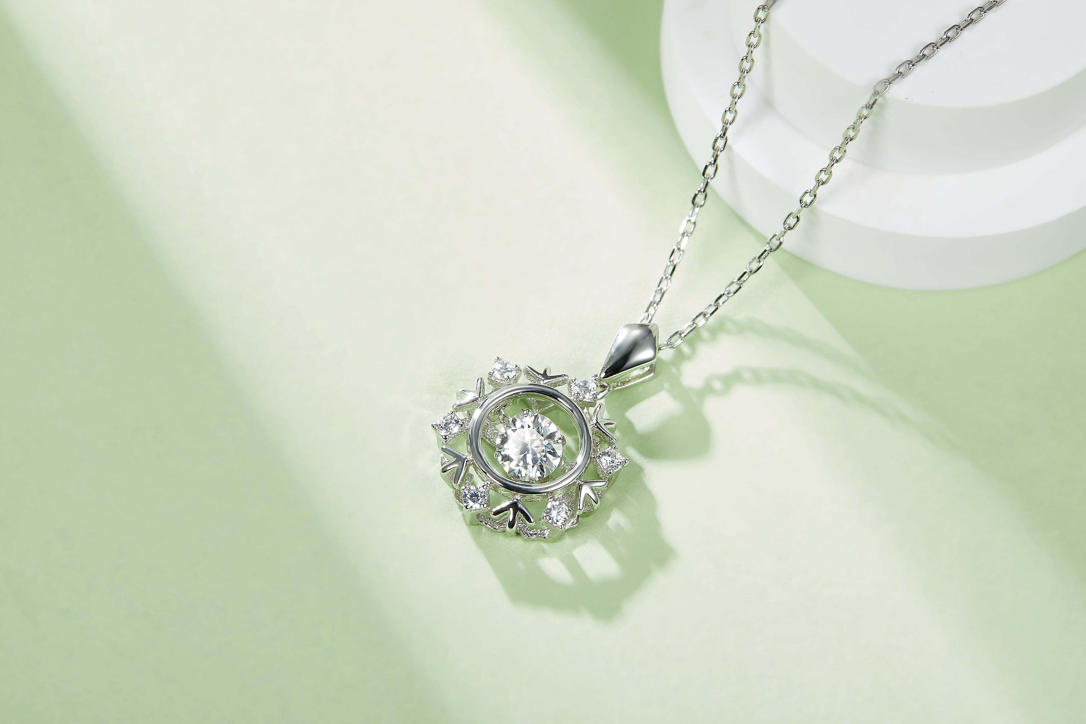 [Aarow] 0.5 Carat D Color Moissanite Necklace in Sterling Silver