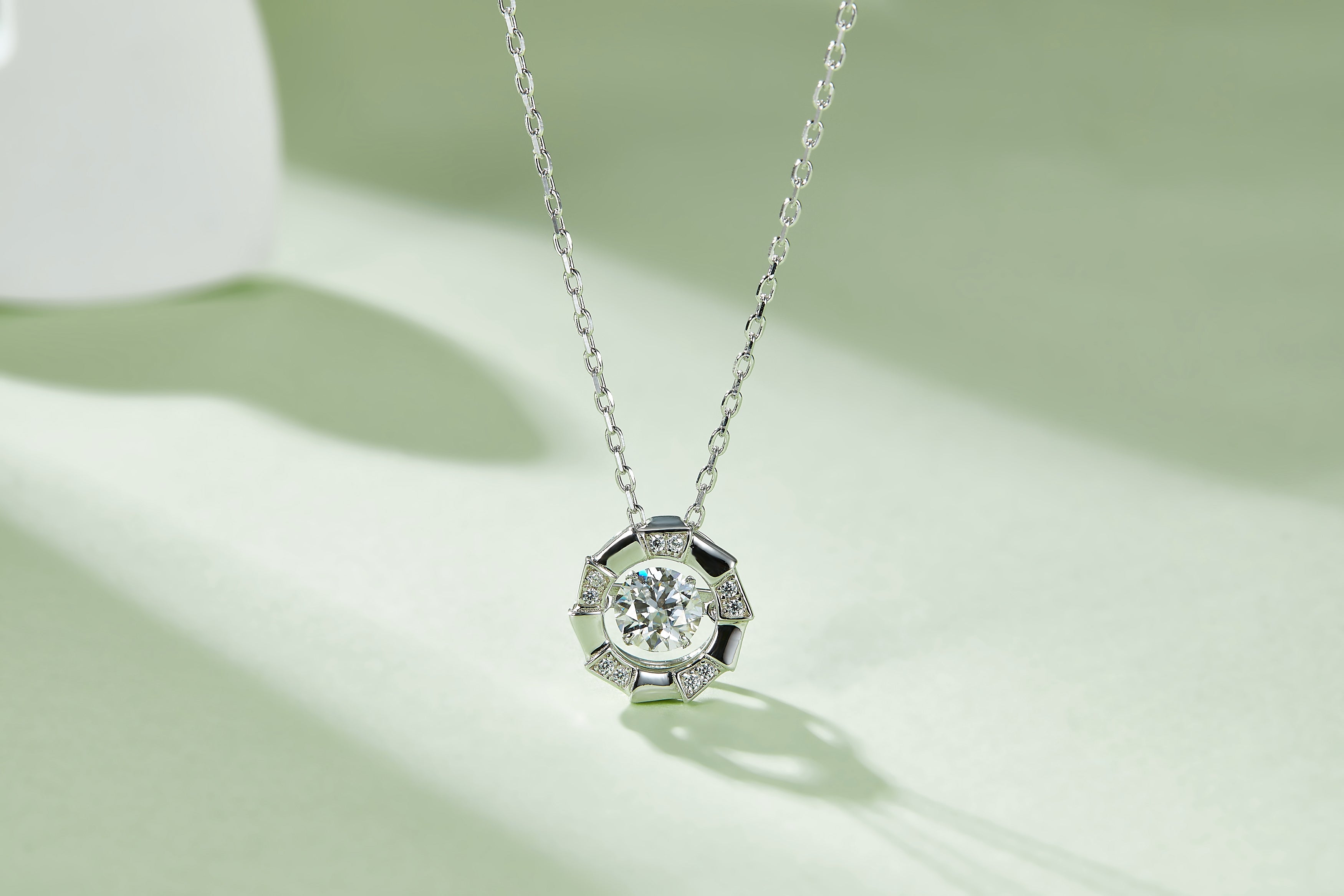 [Medusa] 0.5 Carat D Color Moissanite Necklace in Sterling Silver