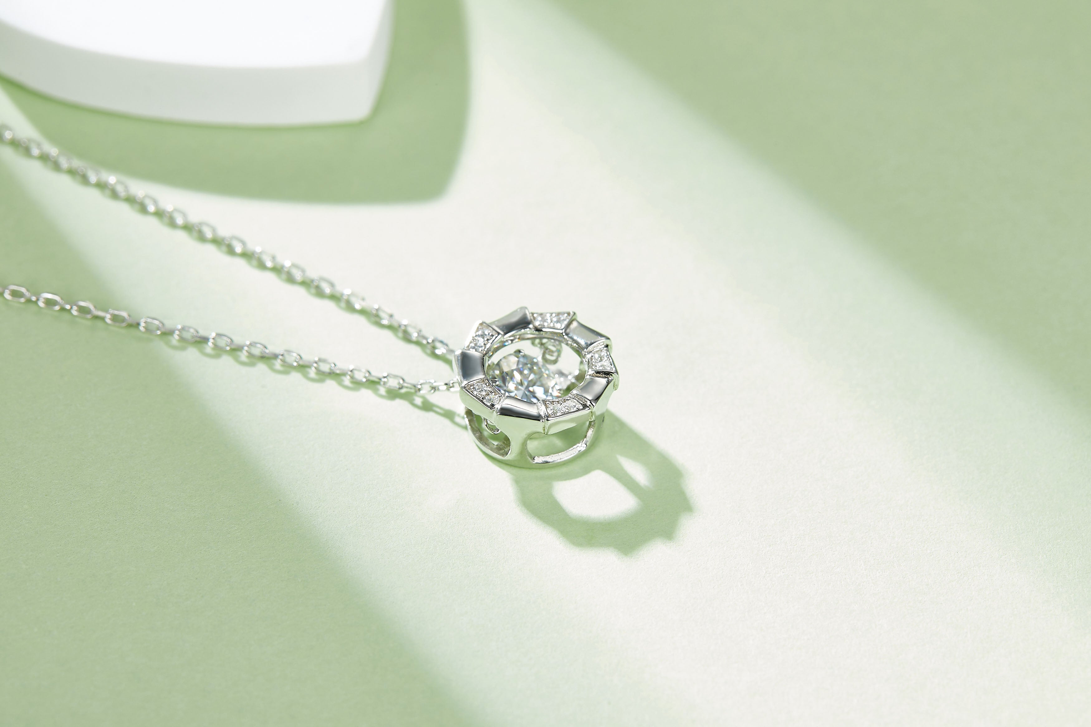 [Medusa] 0.5 Carat D Color Moissanite Necklace in Sterling Silver