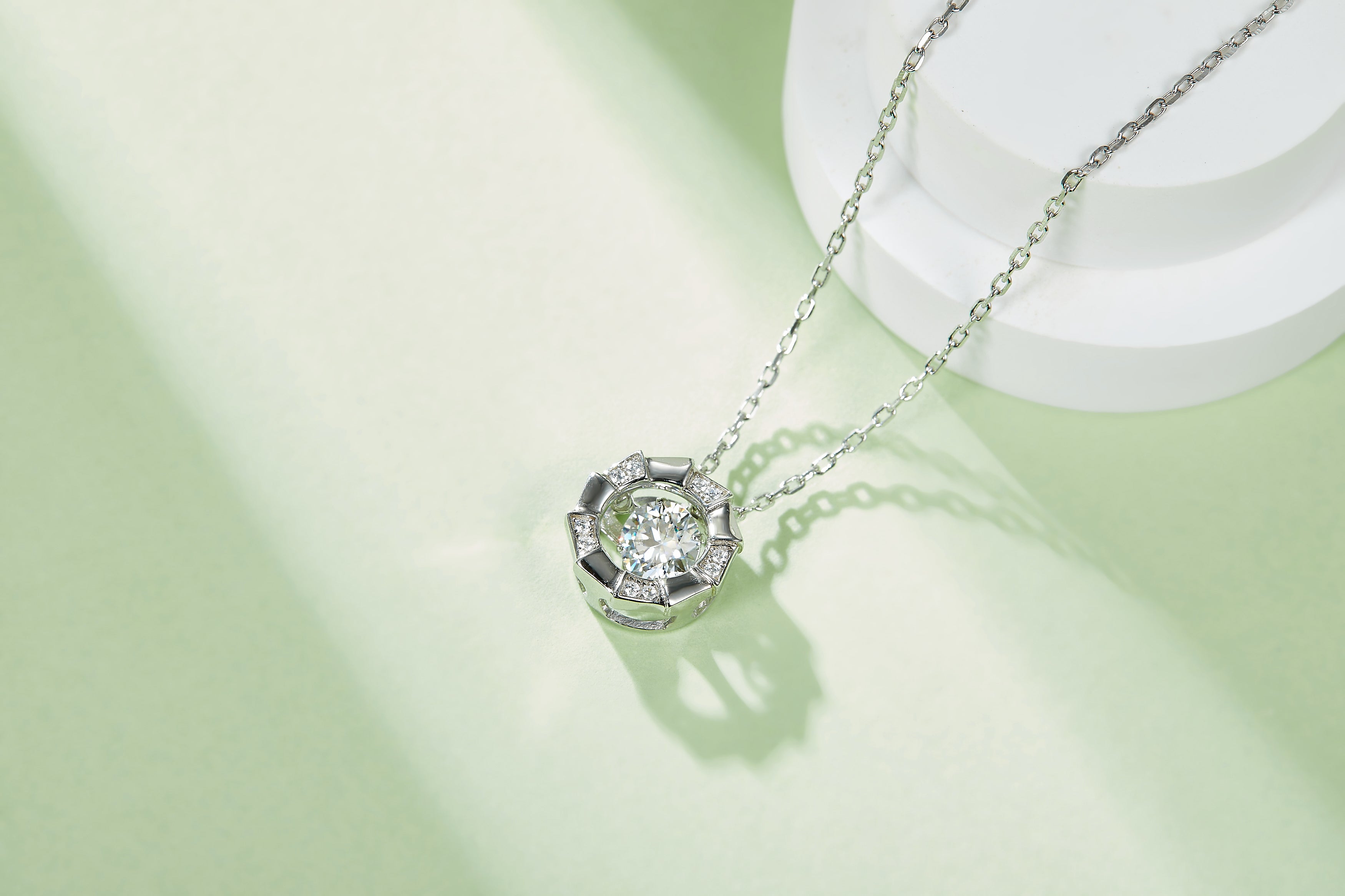 [Medusa] 0.5 Carat D Color Moissanite Necklace in Sterling Silver