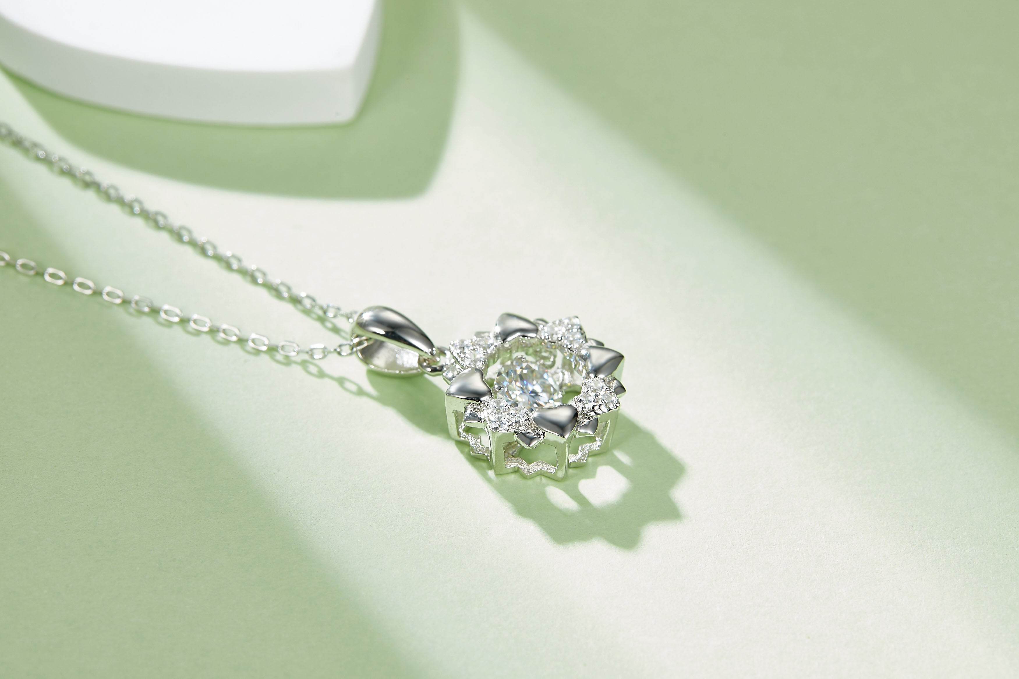 [Happiness] 0.5 Carat D Color Moissanite Necklace in Sterling Silver