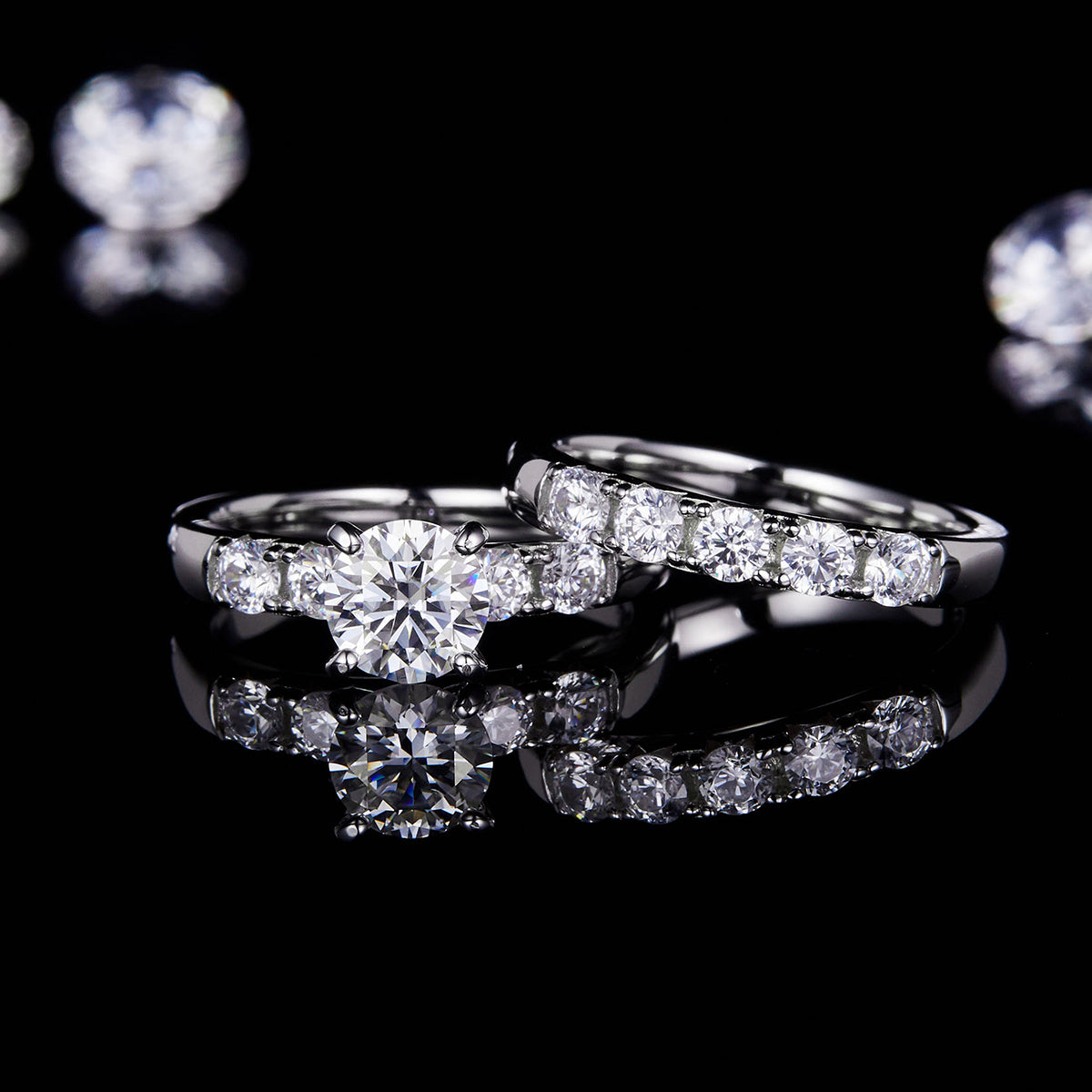 Four Claws 0.8 carat Lab-Grown Diamond Ring in 18K White Gold main and side stackable ring set